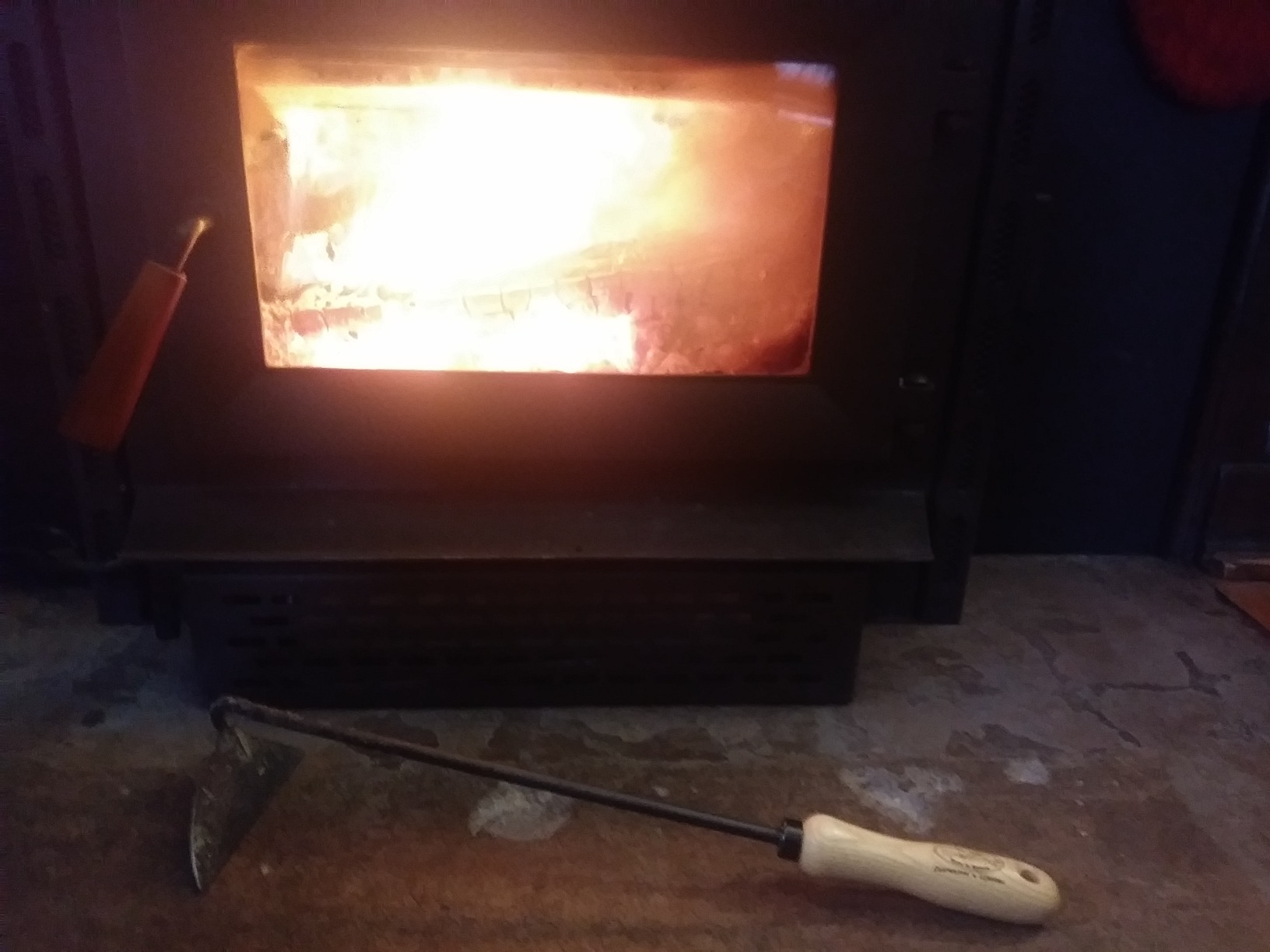 Excellent hoe with multiple applications!