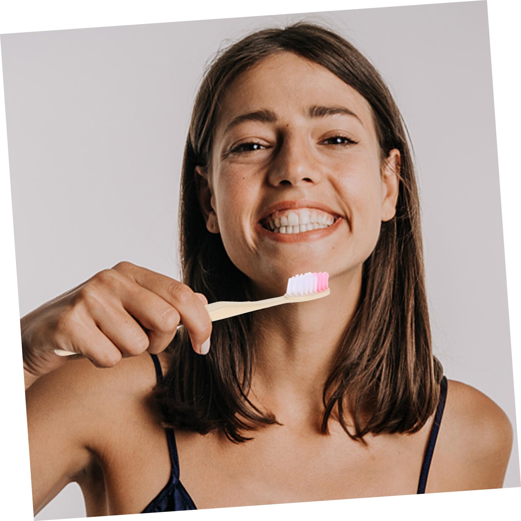 Set 100 Pezzi Spazzolini da Denti Manuali Usa e Getta con Dentifricio, Confezionati Singolarmente per Viaggi, Hotel e Uso Monouso Stili multipli