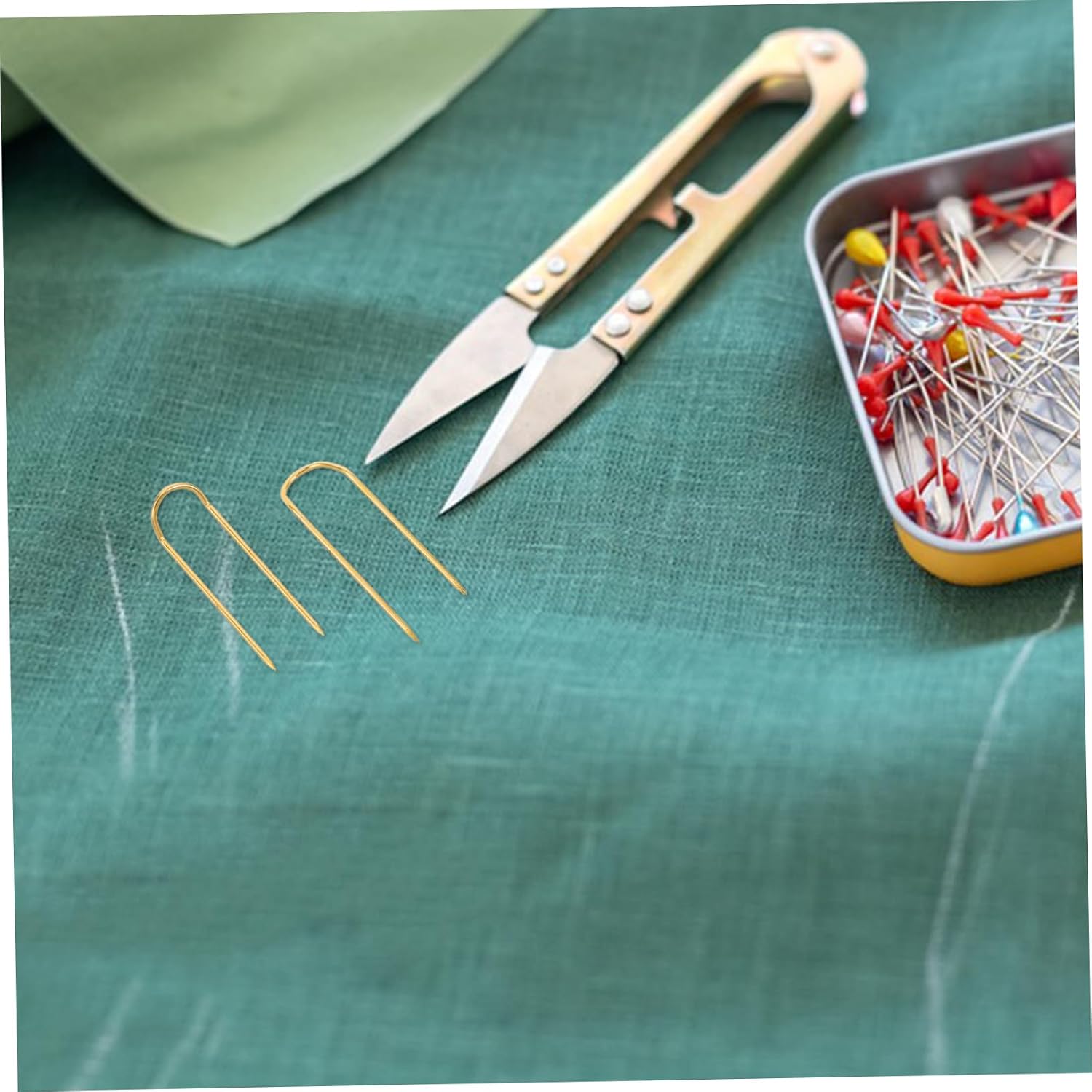 Uonlytech 100pcs U Shape Sewing Pins Double Ended Blocking Pins for Crafts Quilting Jewelry Decor Travel Friendly Case for Easy Portability