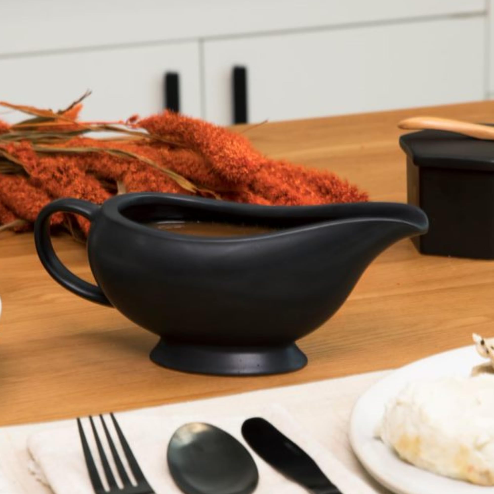 Elegante Keramiksauce zum Ausgießen von Saucen und Saucen, isolierter Griff, Keramiksauce (schwarz)