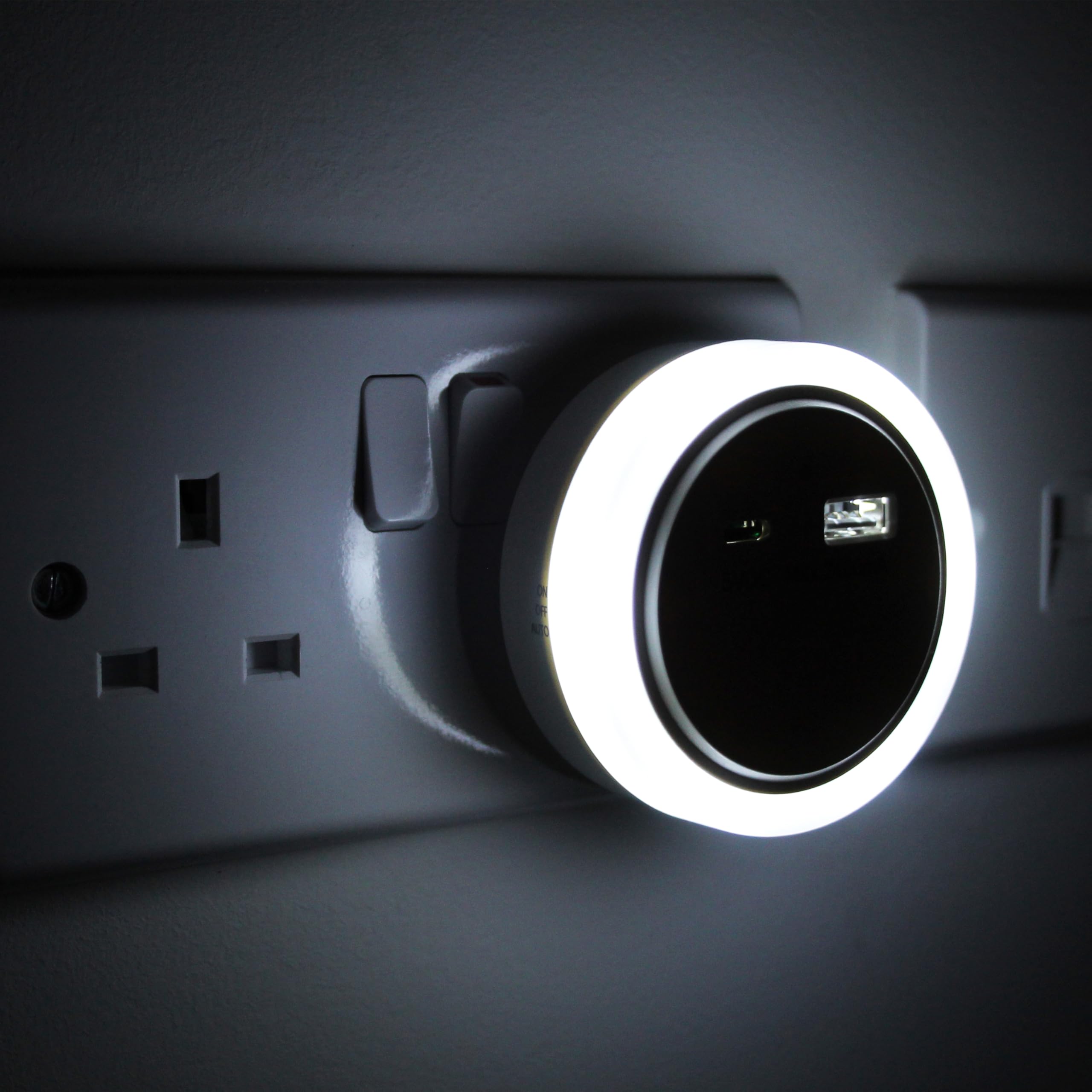 Uni-Com Plug-in Night Light with Built-in USB-A & USB-C Charger, Dusk to Dawn Sensor, Energy Saving Long Life LEDs - Image 4