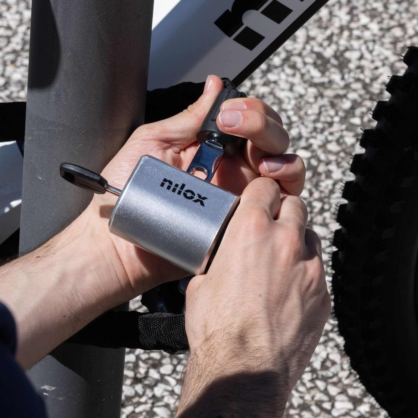 Lucchetto Catena Per Bicicletta NILOX - Acciaio Ultra Resistente, Lunghezza 94cm, Con Cavo E 2 Chiavi - Antifurto Per Bici E Scooter - Foto 2