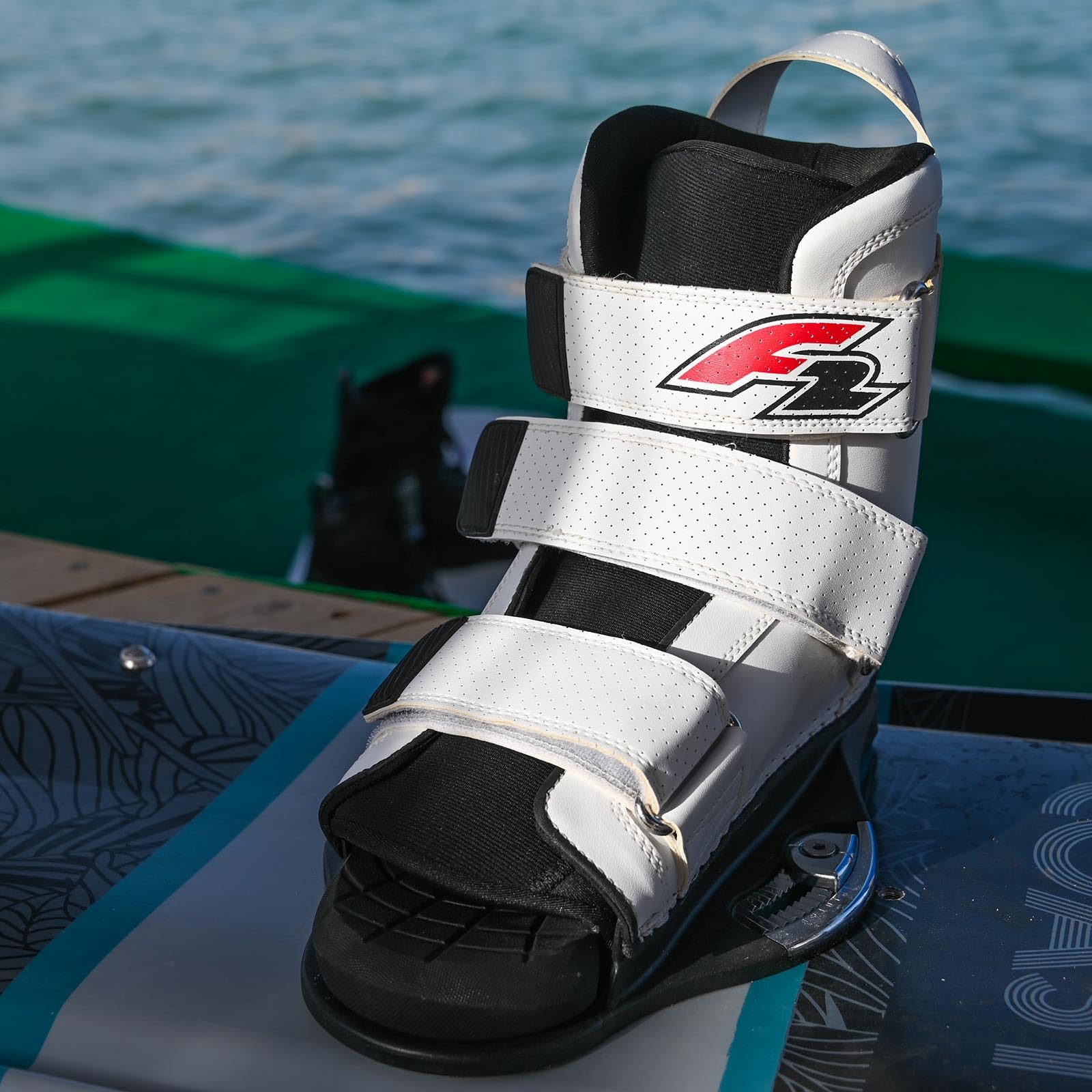 F2 Set Wakeboard Coast Ocean 144cm mit Wakebindung Team Boot L/XL