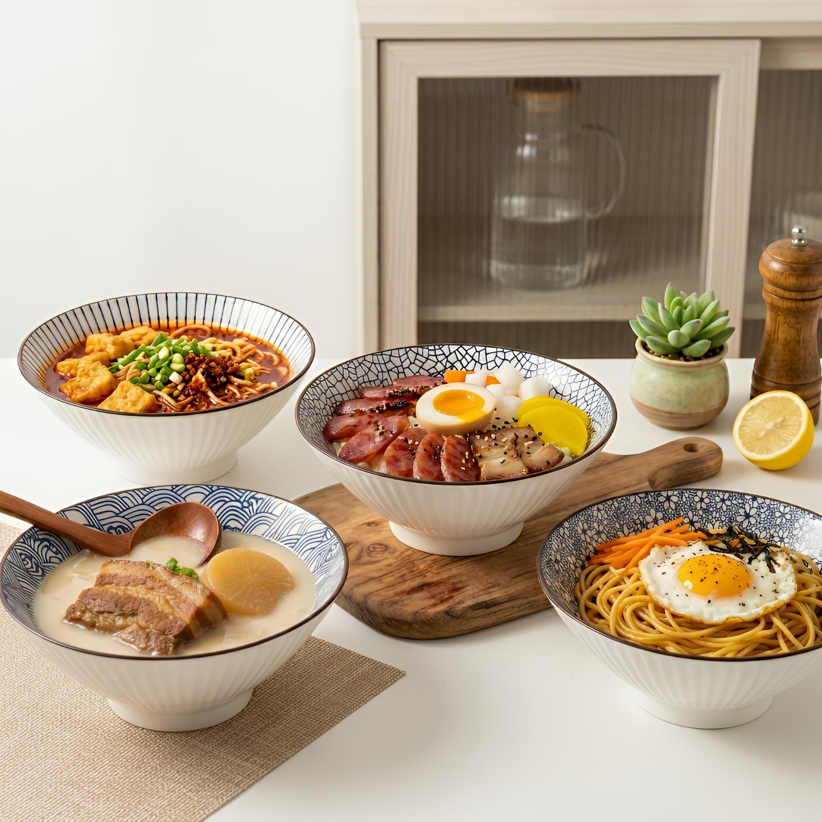 QINLANG Japońskie miski do ramenu o pojemności 38 oz (1,1 l), ceramiczny zestaw 4 szt. do płatków śniadaniowych, zupy, pho, makaronu - niebieski i biały, 20 cm, wielokolorowe