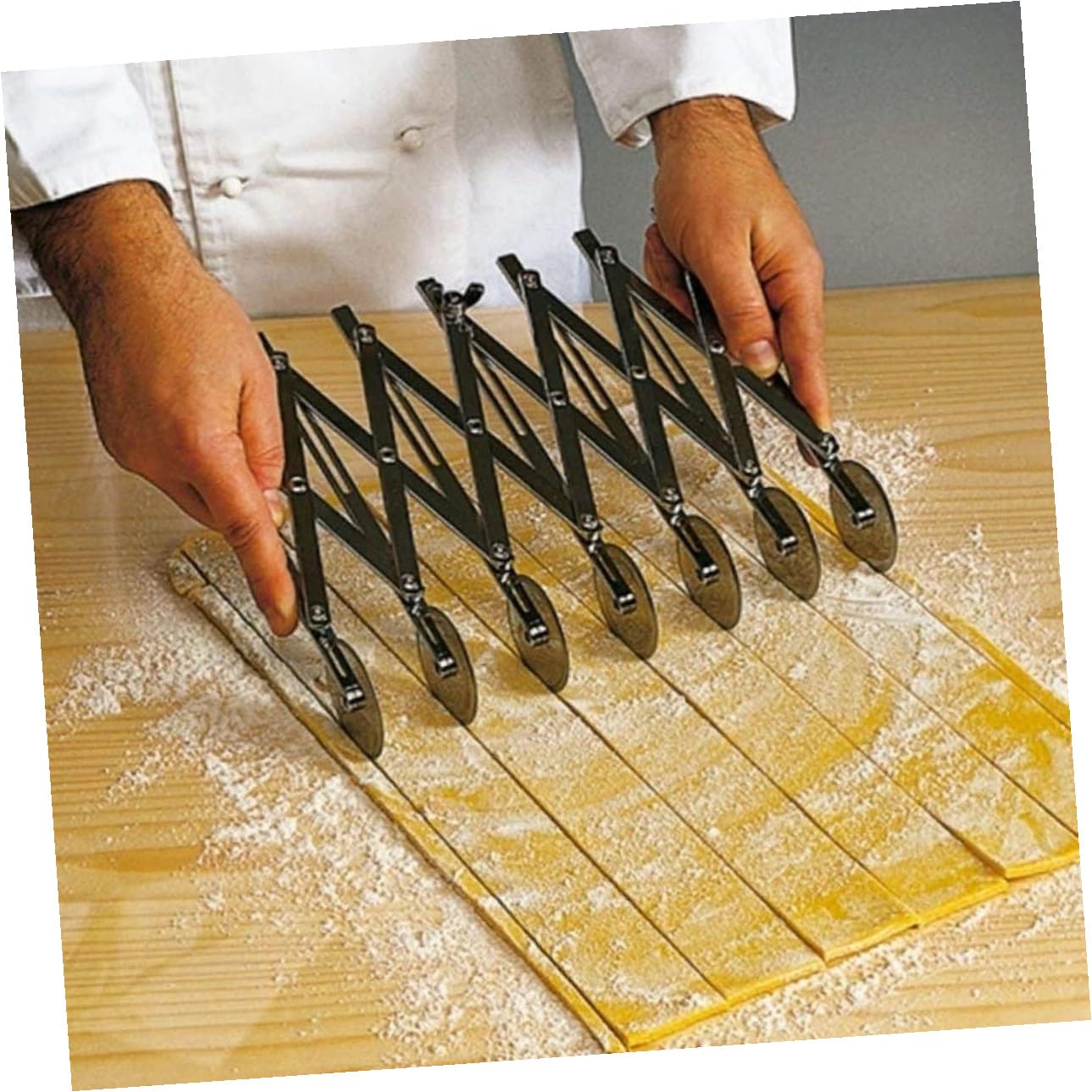 NOLITOY Coupe-pizza pour Découpe Précise en Acier Inoxydable avec 5 Roules Ajustables Outil de Pâtisserie Pratique et Moderne, Facile à Utiliser Ranger
