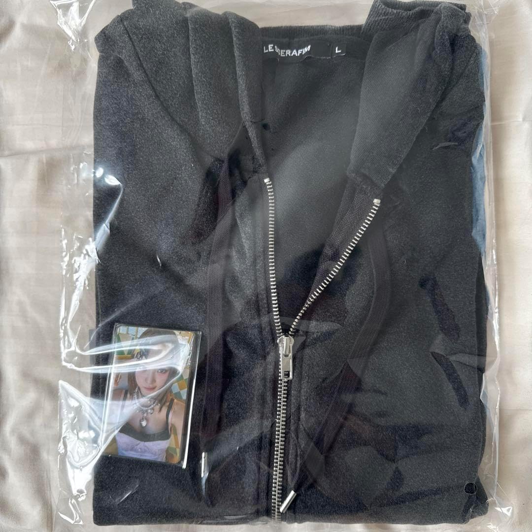 ルセラ　popup フーディ　Lサイズ　different ルセラフィム GR8 ZIPフーディ L ポップアップ DIFFERENT LE