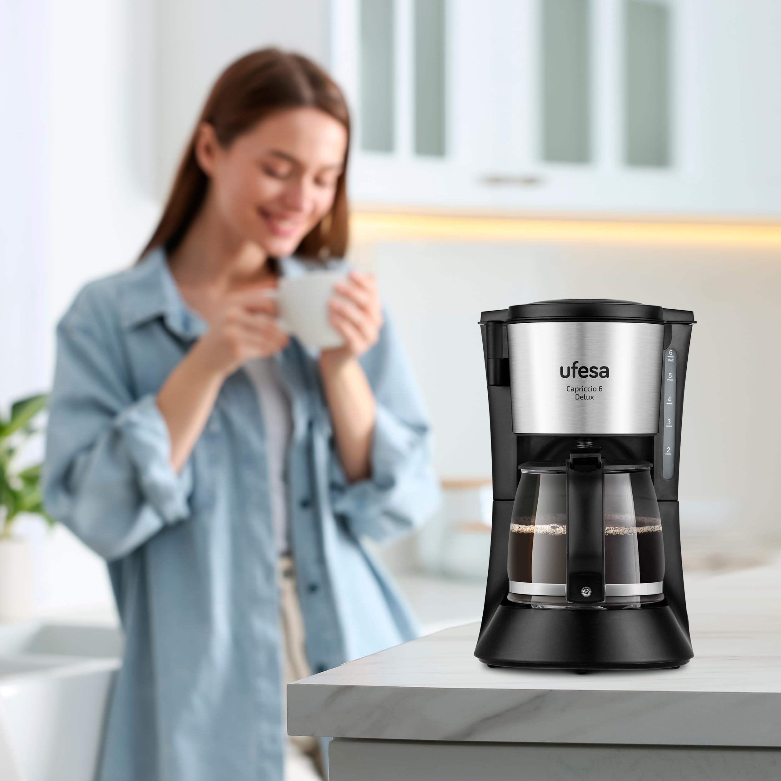 Ufesa CG7115 Capriccio 6 Delux Macchina Caffè Americano, 6 tazze, 600W, Brocca 0,6 L, Filtro Permanente, Piastra Riscaldante Antiaderente, Sistema Salvagoccia, Auto Stop, Finiture in Acciaio Inox