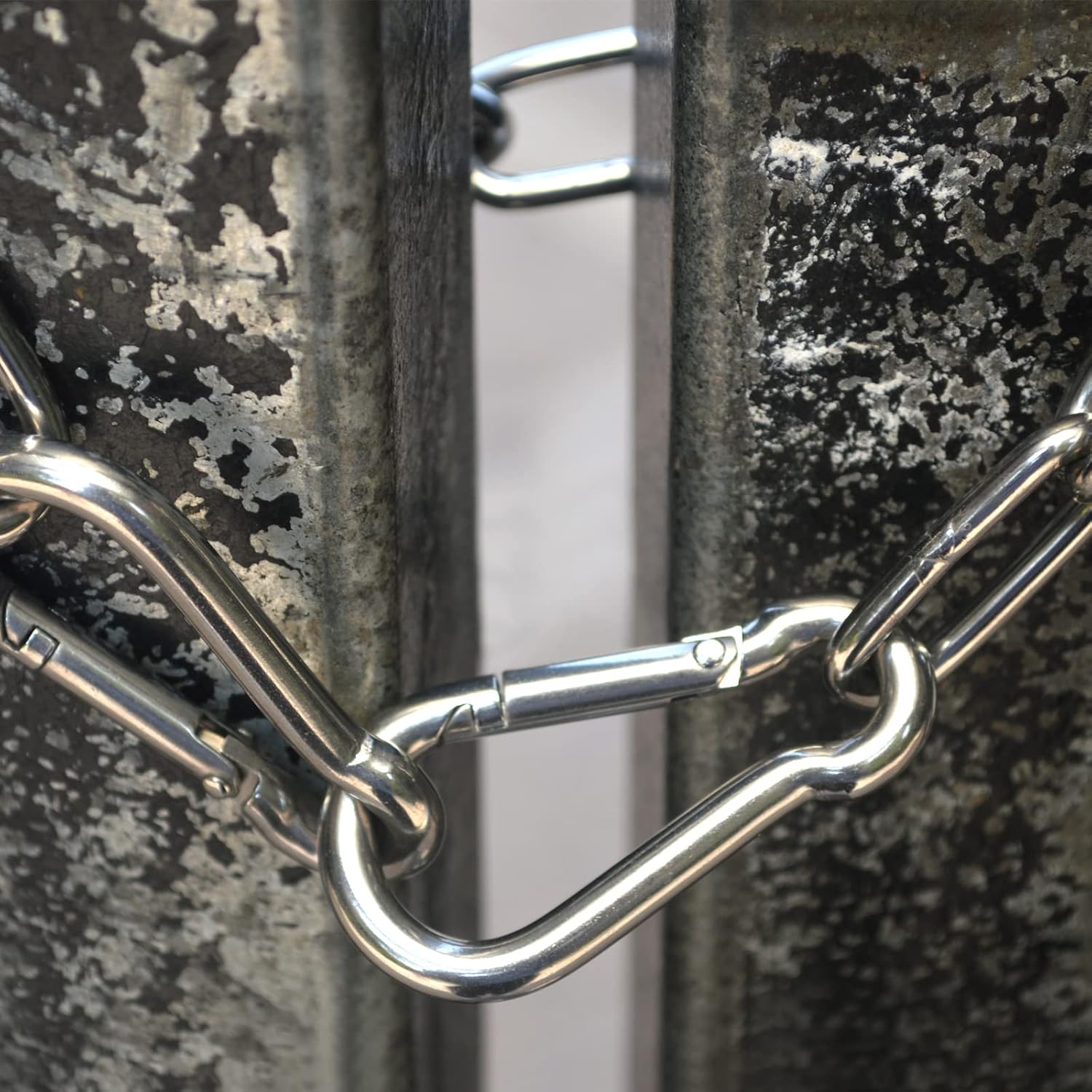 ZRruowin Horse Stall Tie Rings and Chain Link Fence Gate Latch : Pet Supplies