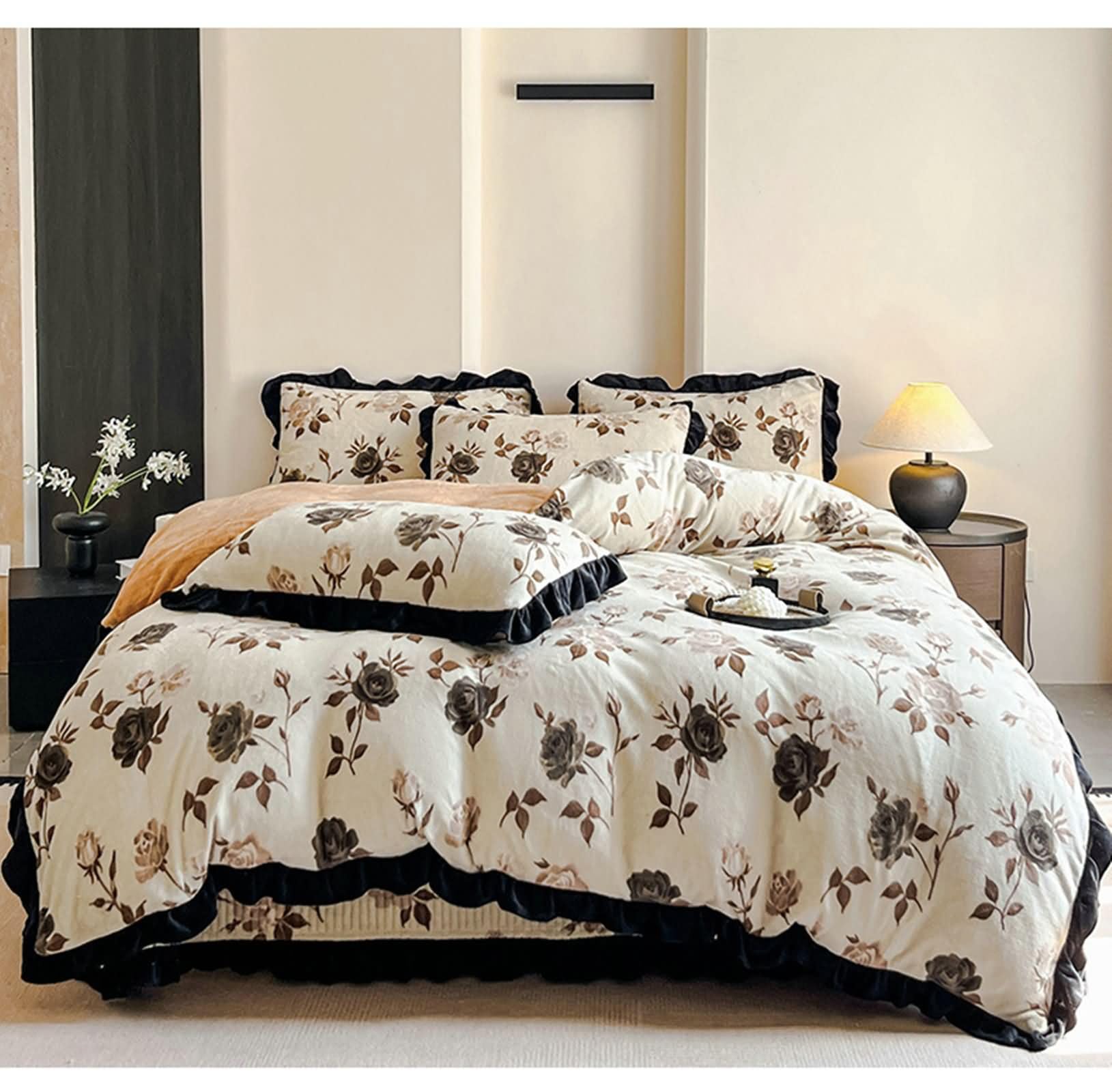 4-częściowy zestaw pościeli, poszwa na kołdrę 200x230cm, narzuta 230x250cm i 2 poszewki na poduszki, wzór gałęzi kwiatów i liści z falbankami, miękki aksamit, brązowy beżowy czarny