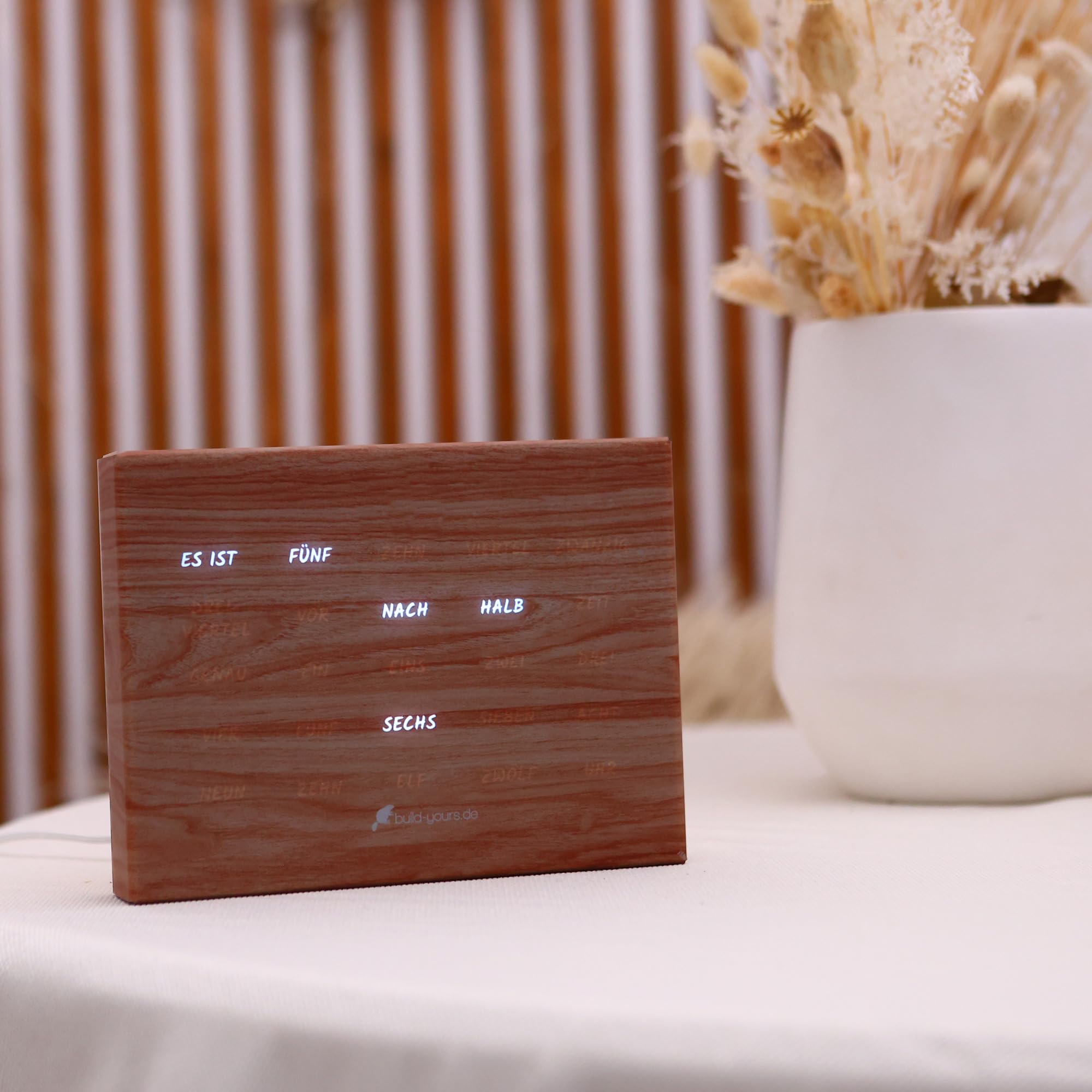 Elegante BoxClock - Orologio digitale da tavolo con display a LED e supporto regolabile - Moderno orologio da scrivania per casa, ufficio e arredamento elegante