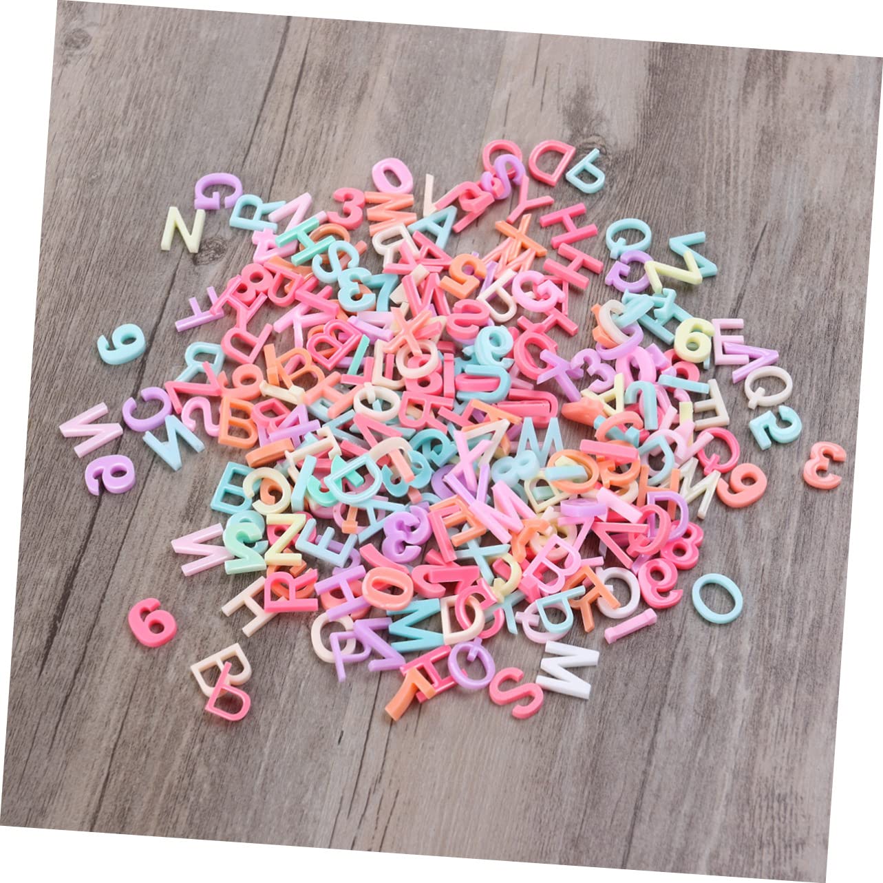 PLAFOPE Juego De 3 Pulseras Con Cuentas Y Figuras Del Alfabeto Letras Acrílicas Y Colgantes De Resina (200 Piezas)