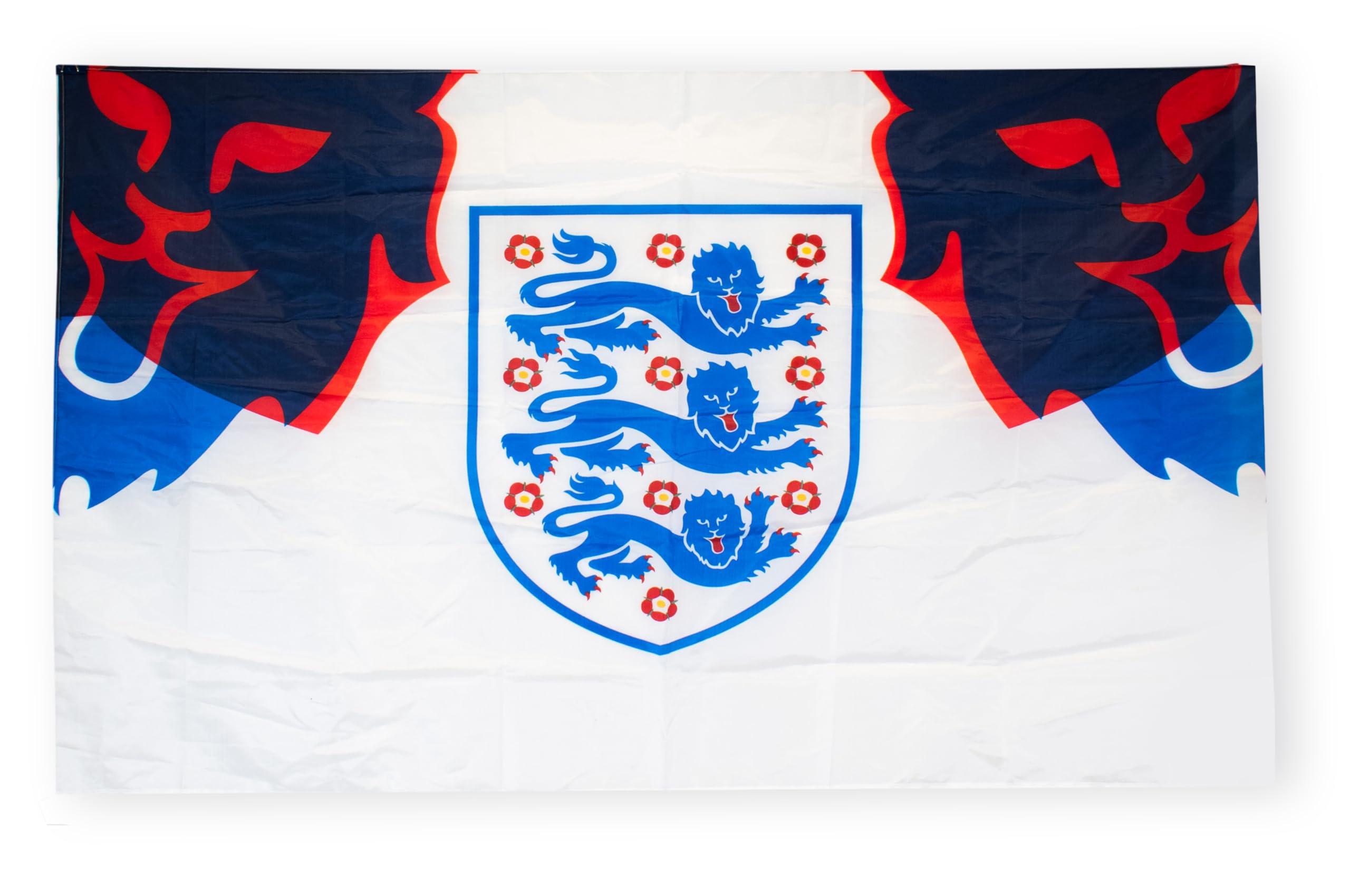 Hy-Pro Bandera oficial de Inglaterra de 5 x 3 pies – Bandera nacional de poliéster para exhibición en casa y partido – Equipo de seguidores con gran escudo azul y detalle de león