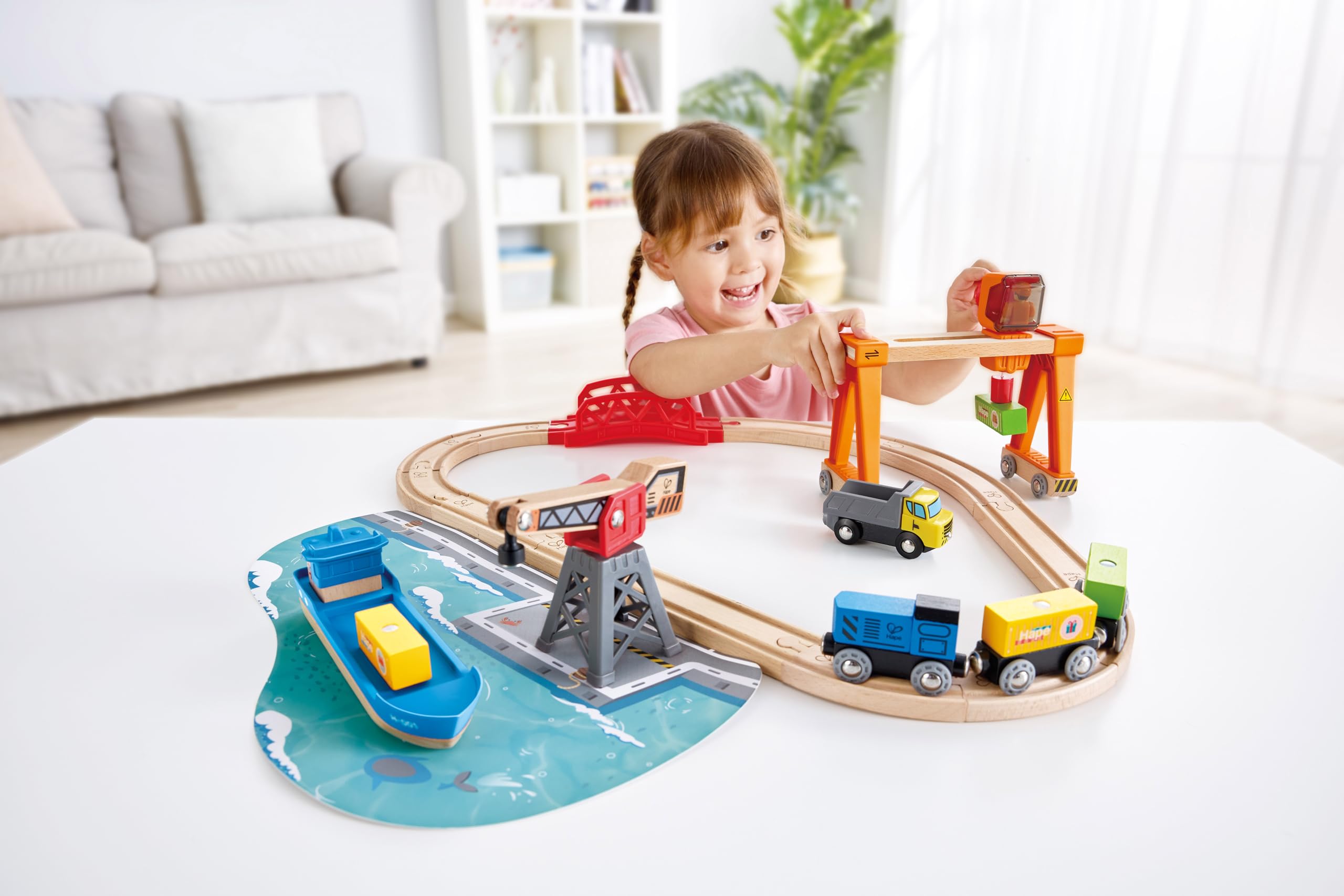 Hape Eisenbahn Set XXL, Zug Starter Set mit großem Schienen Ausbau, Zubehör & Lok Erweiterung, Holzeisenbahn Komplettset ab 3 Jahren