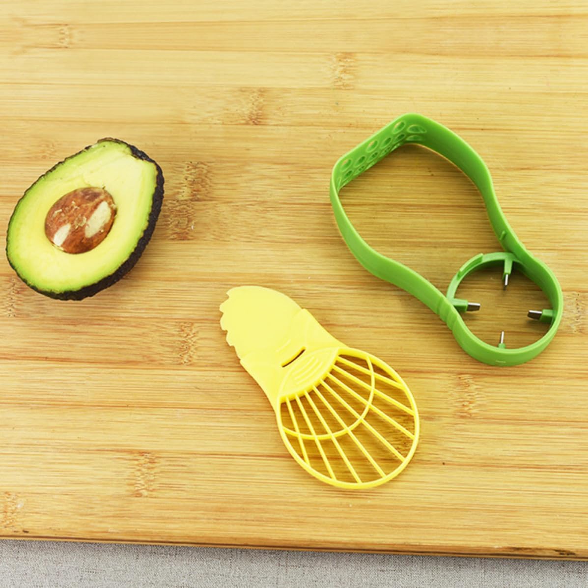 VALICLUD 3-in-1 Avocado Tool Set with Ergonomic Avocado Slicer, Corer, and Pp Storage Container, Easy to Clean Kitchen Gadget for Home Use Random Color