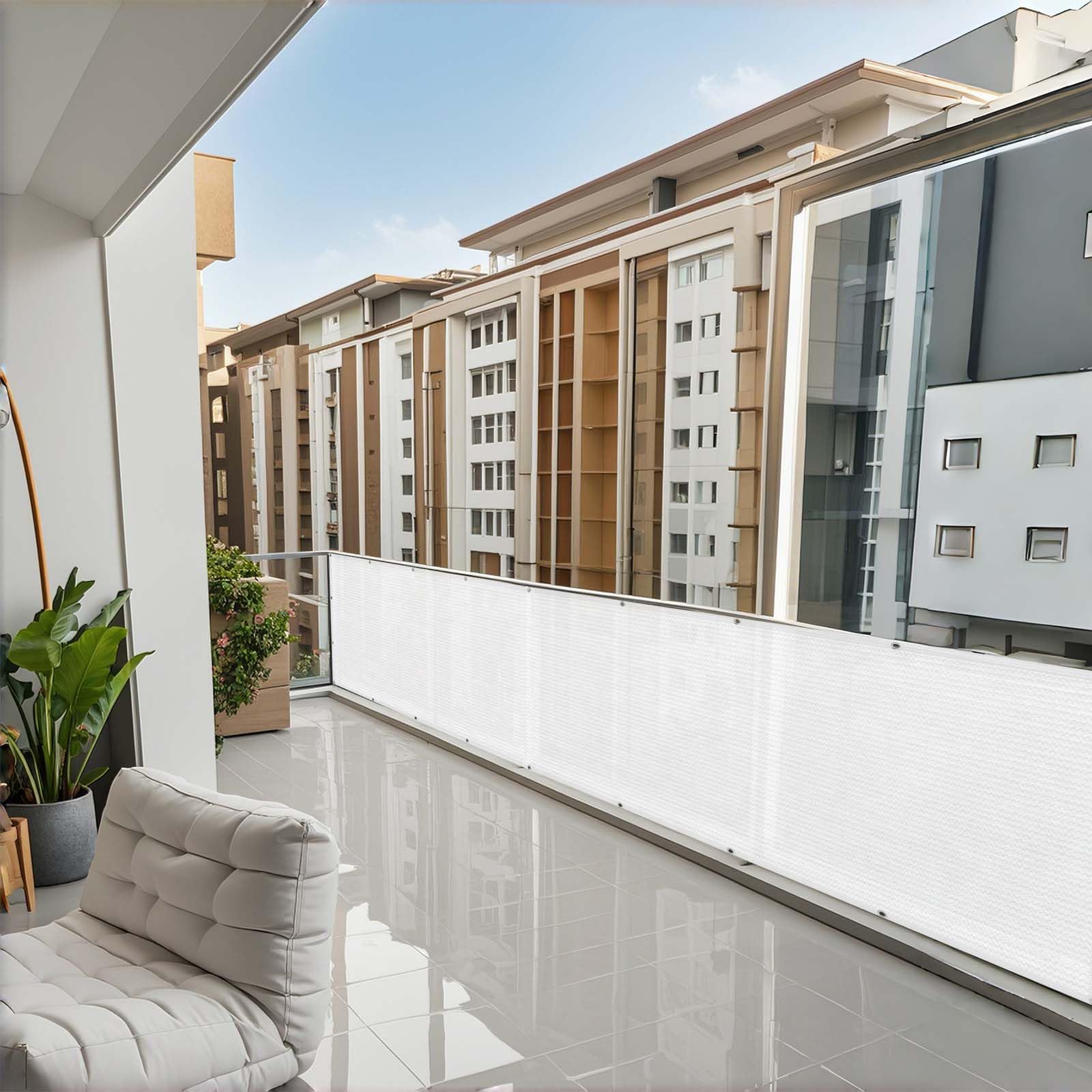 Brise vue balcon blanc contre le vis-à-vis et le soleil fort de la terrasse