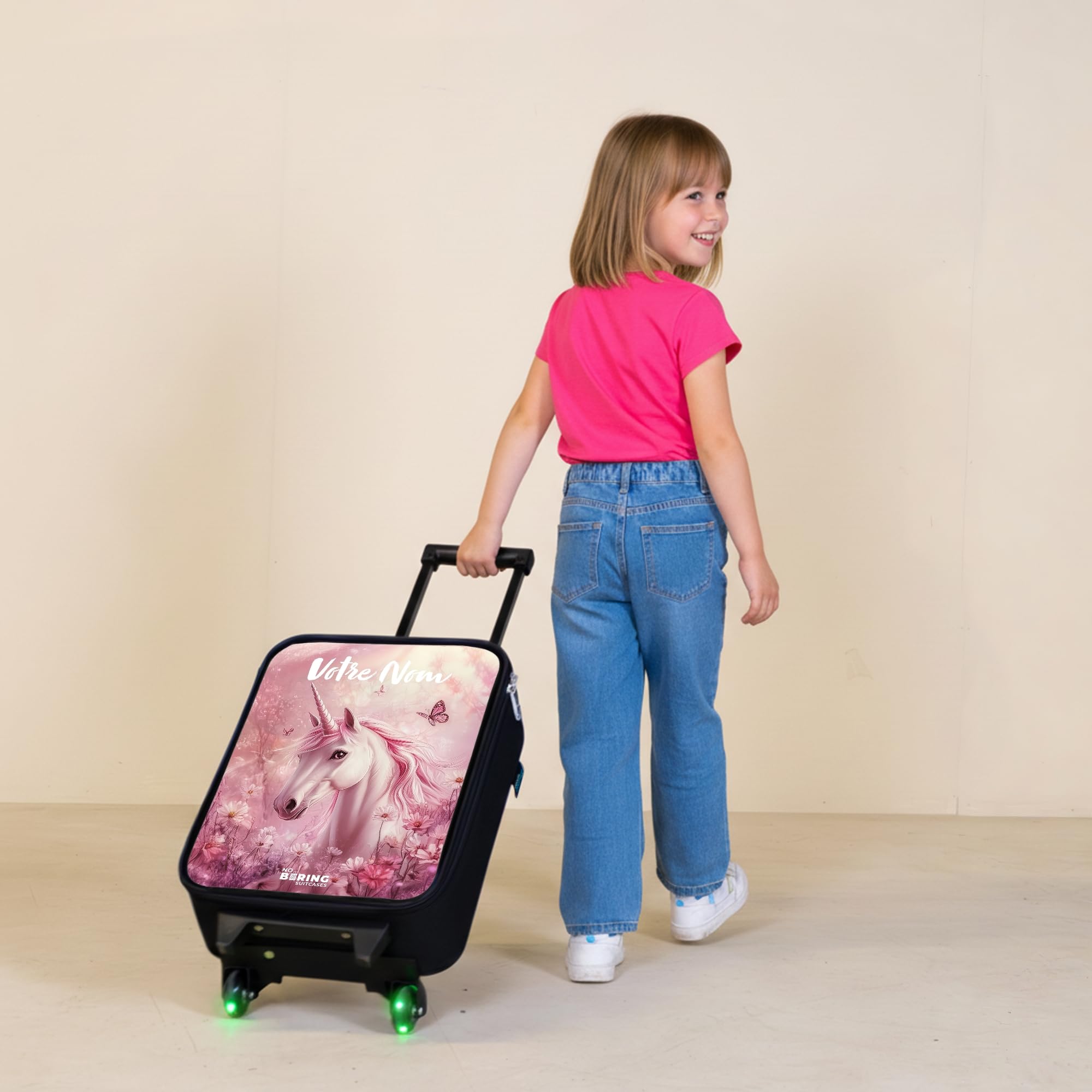 NoBoringSuitcases.com® Valise Enfant Personnalisé avec Un Nom 48x31x19 cm Ultra Légère Bagages À roulettes LED pour Enfants Valisette A Roulette Ado - Fille - Licorne - Rose - Papillons - Fleurs