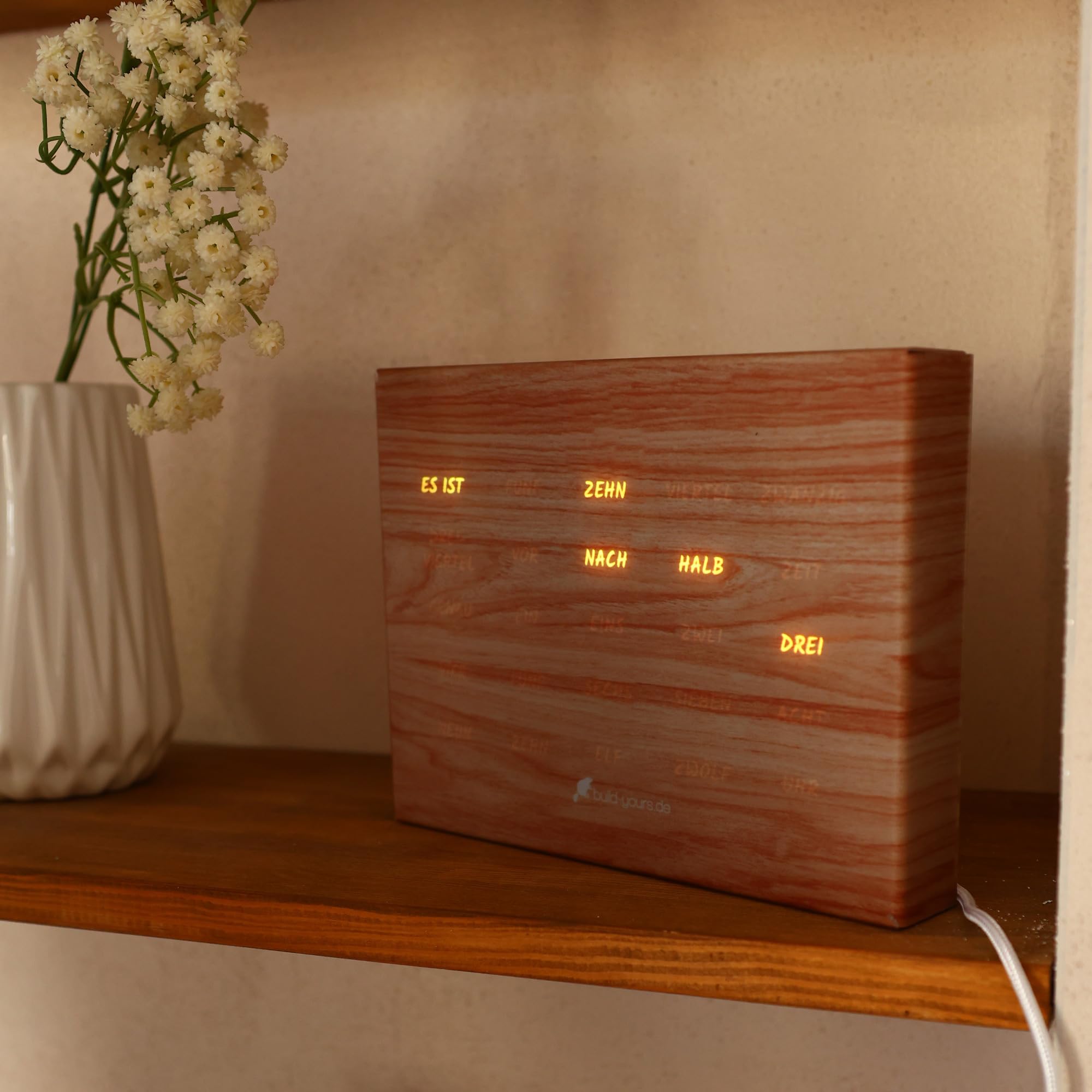 Elegante BoxClock - Orologio digitale da tavolo con display a LED e supporto regolabile - Moderno orologio da scrivania per casa, ufficio e arredamento elegante