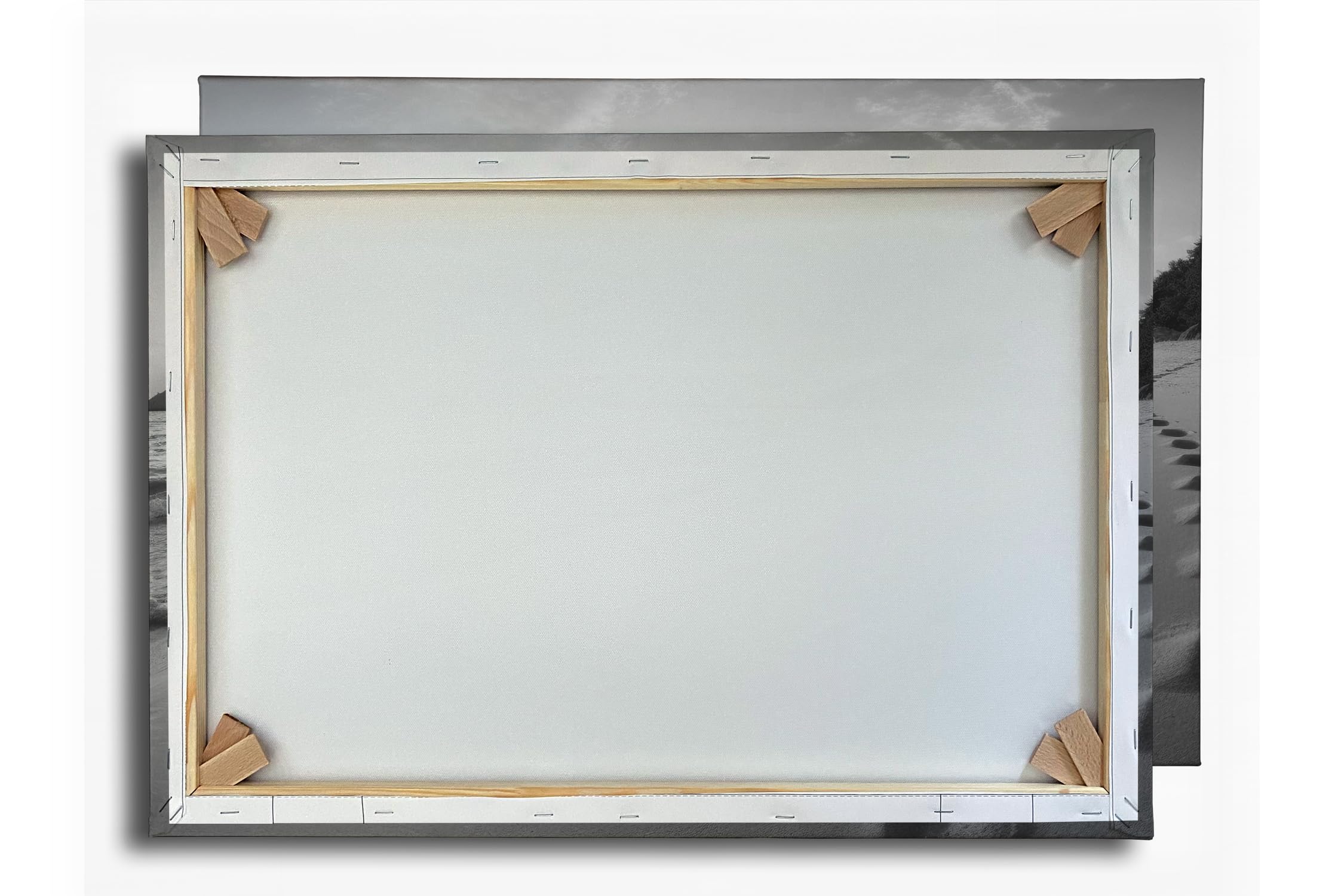 deyoli Leinwandbild Fußspuren im Sand – Sonnenuntergang küsst das weite Meer. Format: 120x80cm Effekt:Schwarz&Weiß XXL Kunstdruck Bild auf Keilrahmen/Wandbild/Wohnzimmer Dekoration