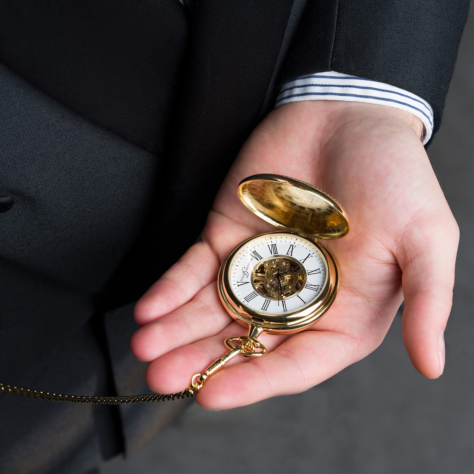 Hermann Jäckle Herren Taschenuhr Bayreuth II Vergoldet Skelett 50 mm | Vergoldetes Gehäuse, Skelett-Design, Handaufzugswerk, Mineralglas, inklusive Kette und Reiseetui
