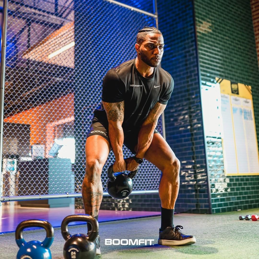 BOOMFIT Kettlebell mit Vinyl-Beschichtung | Kugelhantel für Ganzkörpertraining Zuhause und Fitnessstudio | Ideal für Anfänger und Fortgeschrittene | Erhältlich von 4 bis 30 kg