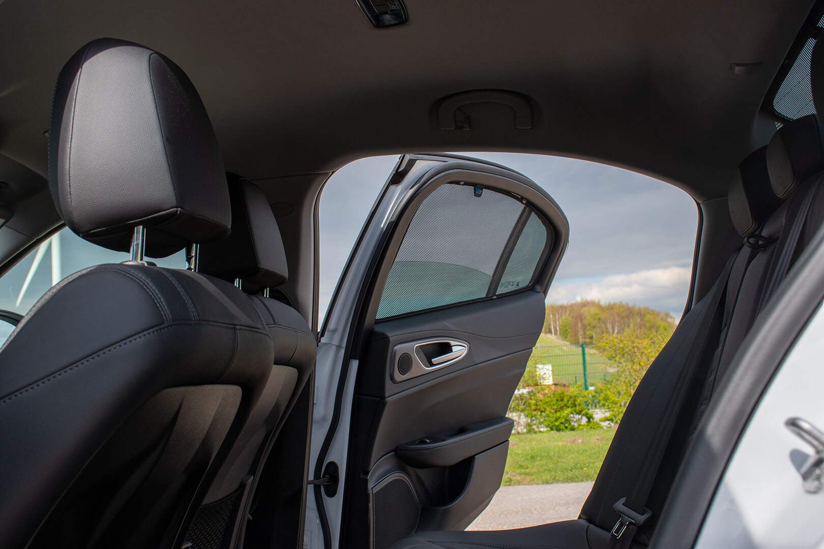 Zestaw Car Shades (tylne drzwi) kompatybilny z Volvo XC60 2017- (2-częściowy), czarny