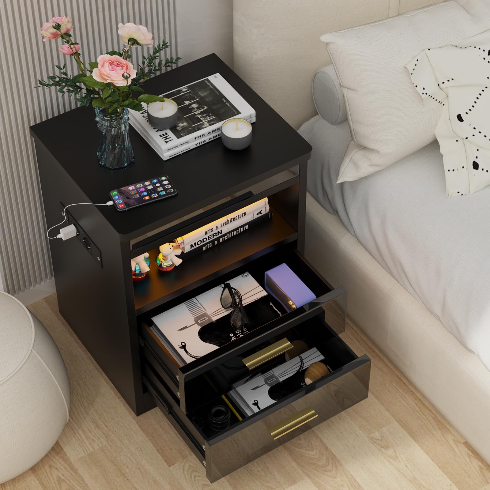 Table de Chevet Noir Table de Nuit Moderne avec Prises LED Multicolore Réglable Serrure à Clé de Sécurité Chevet de Lit Coulissantes Cachées, d’Appoint pour Salon Chambre à Coucher 39x44x58cm