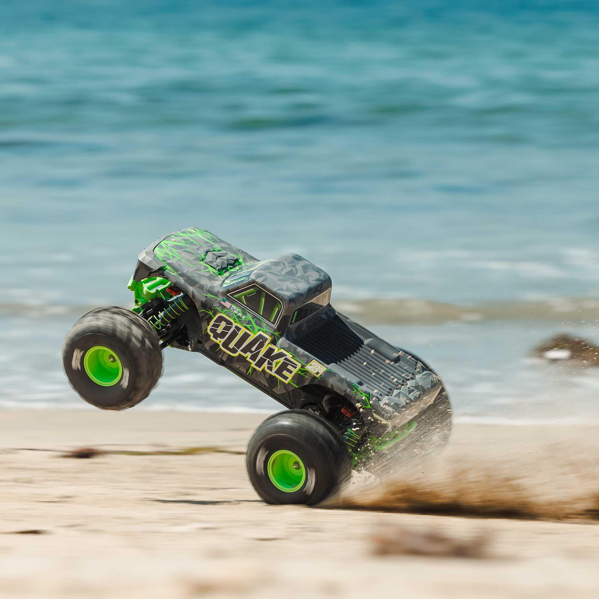 ARRMA 1:10 Quake 223S DSC 2WD RTR Brushless Monster Truck Basher – Ready-to-Run, bis 80 km/h schnell, Robustes Design, 2S/3S kompatibel, ohne Akku & Ladegerät, Grün