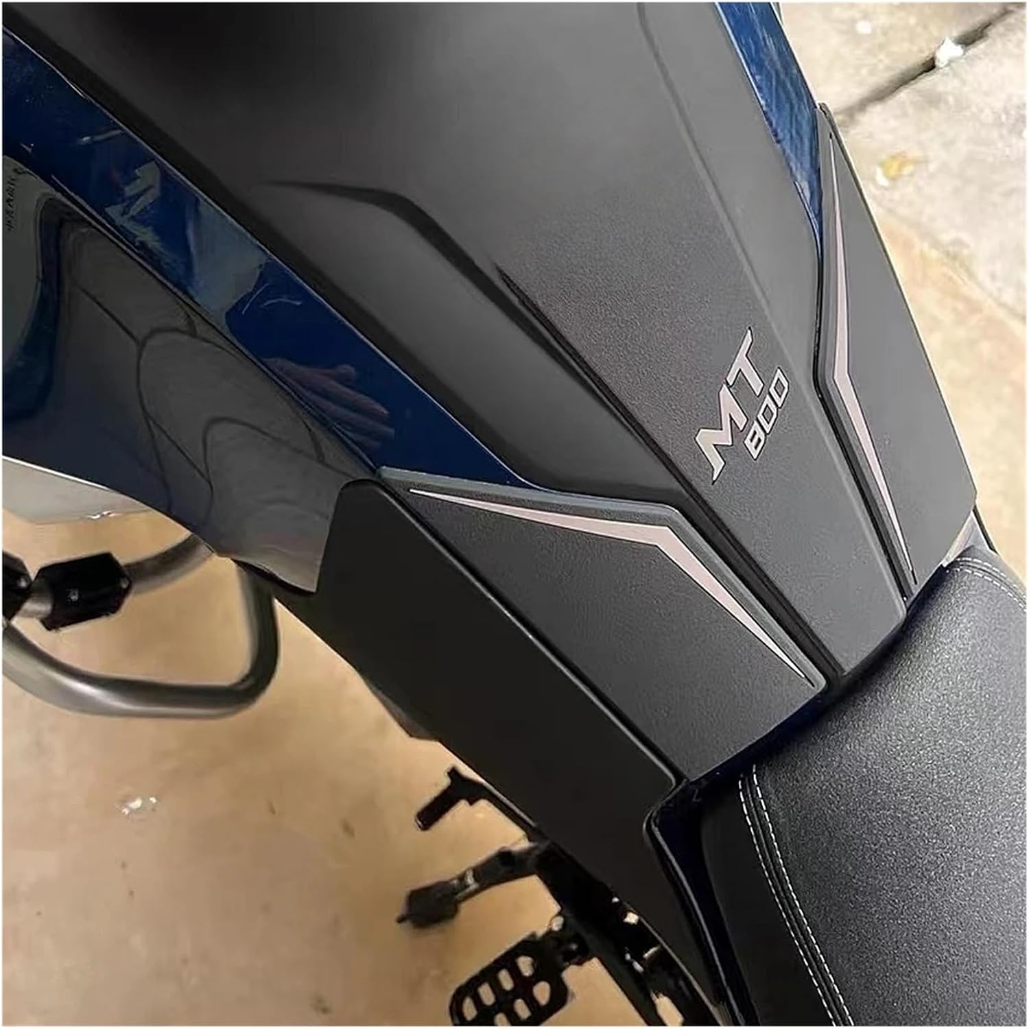 Motorcycle Tank Sticker Motorcycle Side Decal Gas Knee Grip Protector Anti-Slip Sticker Tank Traction Pad Anti-Scratch for CF&Moto 800MT CF800.