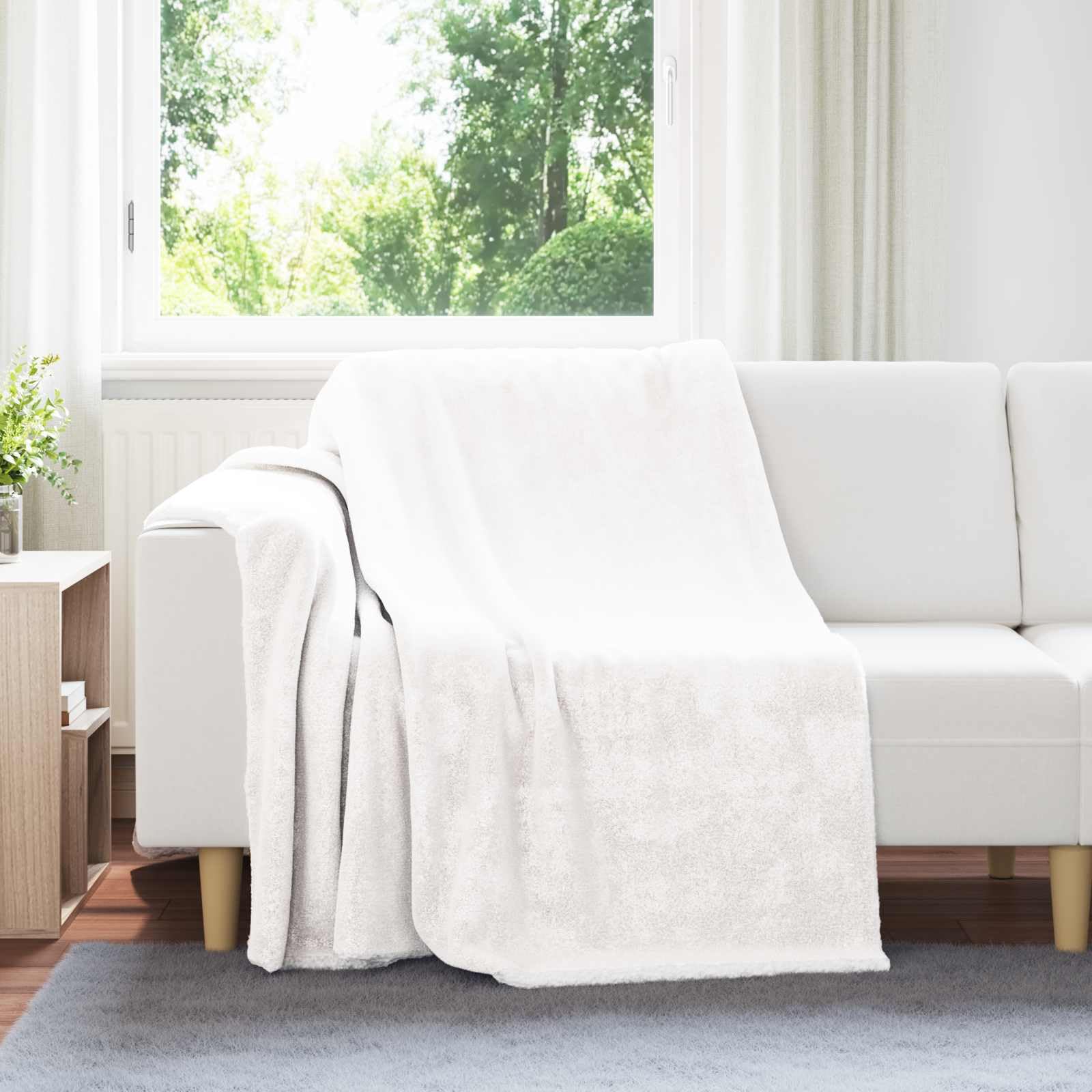 Couverture plaid blanche pour soirées cocooning au salon ou fraîches nuits d'été