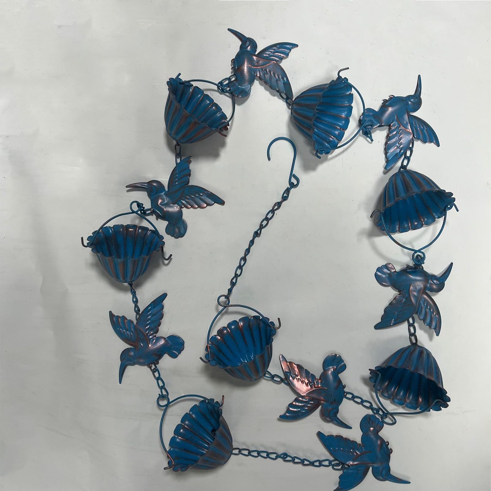 2,4 M Chaîne de Pluie pour Gouttières,Chaine De Pluie,ChaîNe Attrape-Pluie pour GouttièRe avec Crochet,7 Oiseaux et 7 Coupelles en Métal Bleu Rétro,pour ExtéRieur Et IntéRieur,Attrape-Goutte d'eau