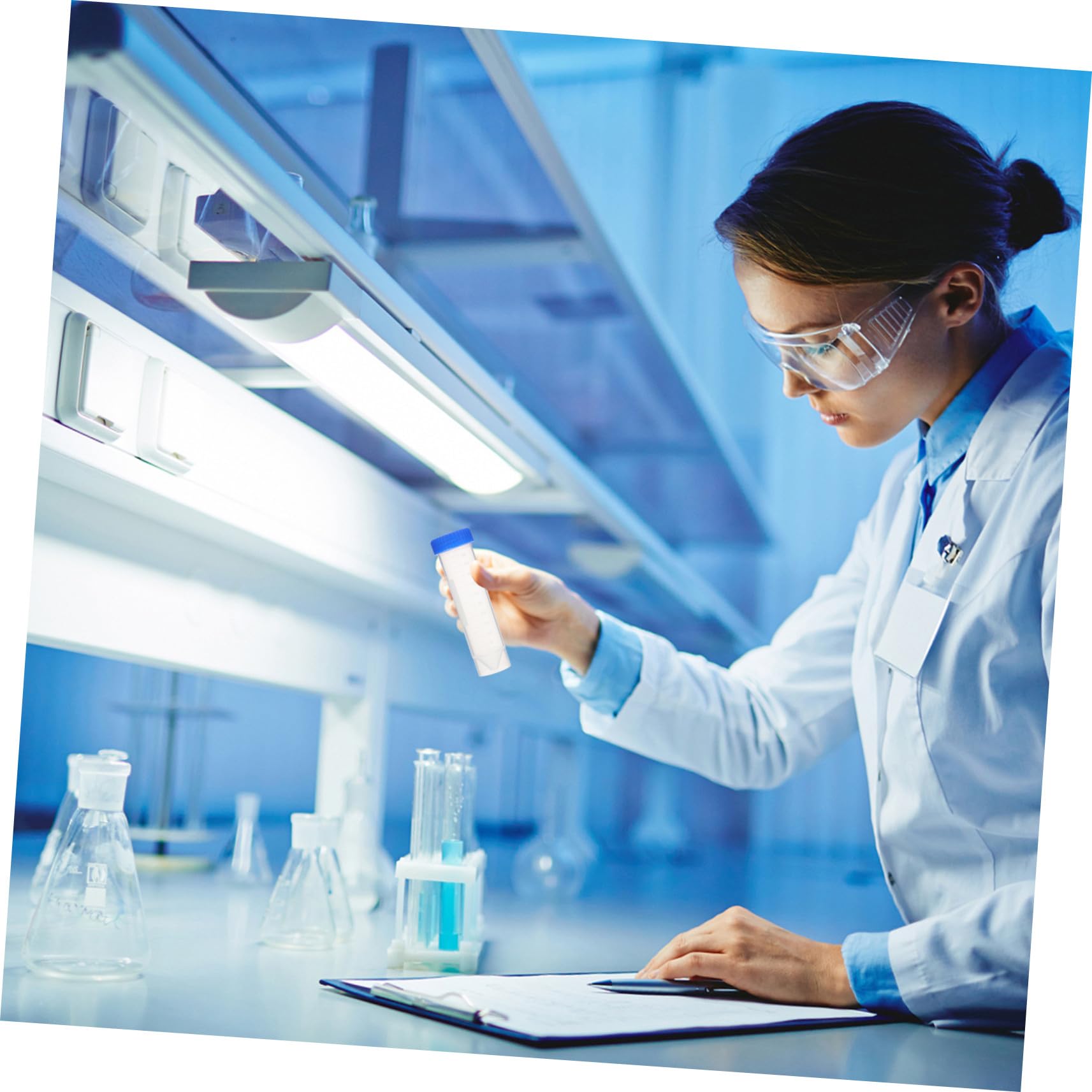 Anneome Zentrifugenröhrchen Freistehende Röhrchen 50ml aus Kunststoff 50 Stück mit Schraubverschluss Klare Skalierung und Hohe Transparenz Zufällige Farbe für Laborproben und Experimente