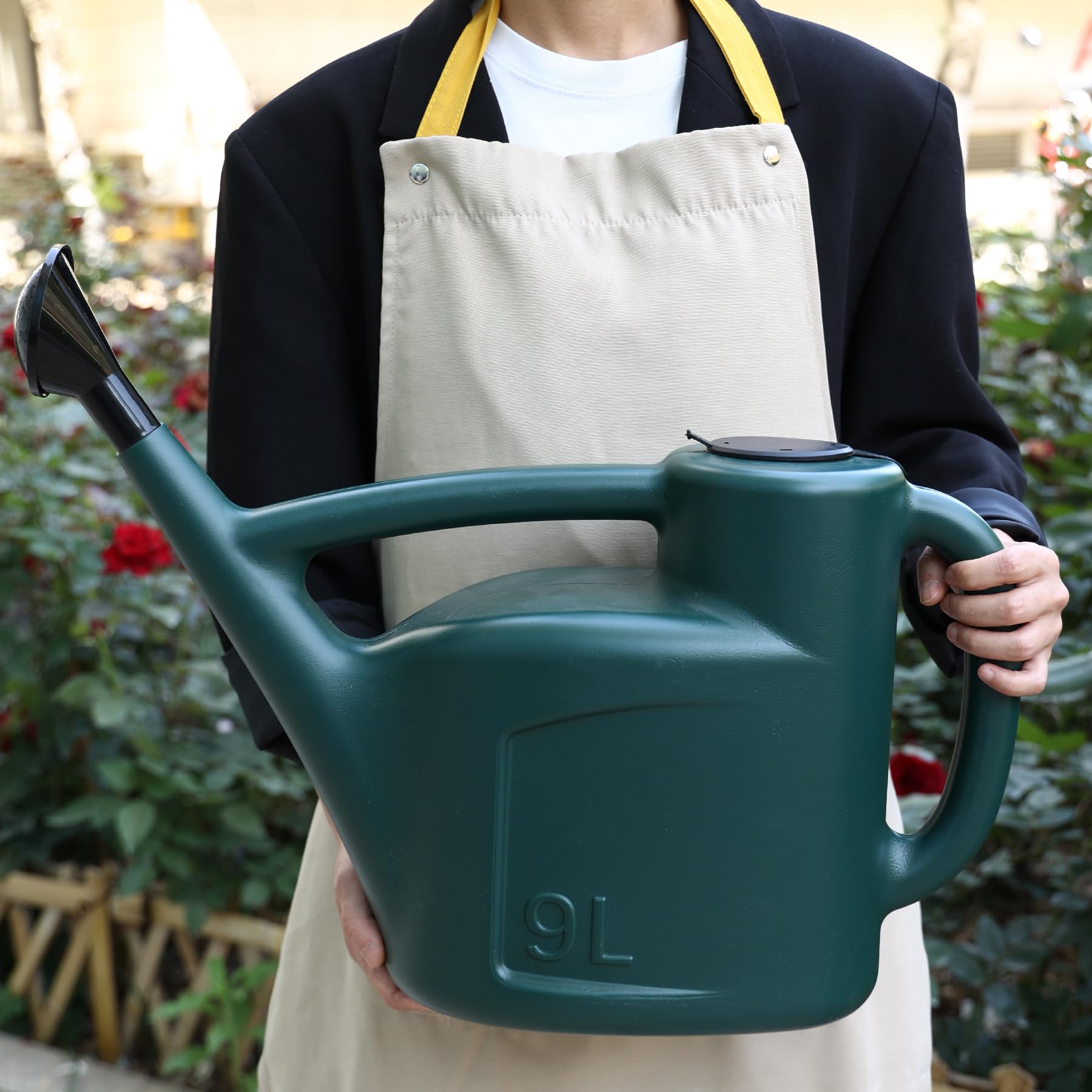 Gießkanne für Outdoor-Pflanzen, große Gartengießkanne mit langem Auslauf, Deckel und abnehmbarem Sprinklerkopf, robuster Kunststoff-Gießtopf für Zimmerpflanzen und Gartenblumen, 9 l
