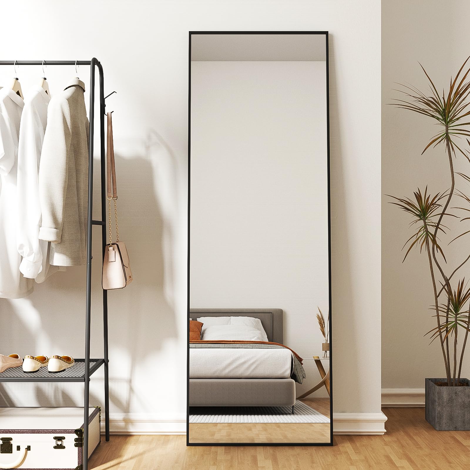160 x 40 cm minimalistische Rahmen Standspiegel Ganzkörperspiegel, Schwarz Metallrahmen Rechteck Wandspiegel Stehspiegel Standspiegel für Schlafzimmer, Wohnzimmer, Flur und Garderobe