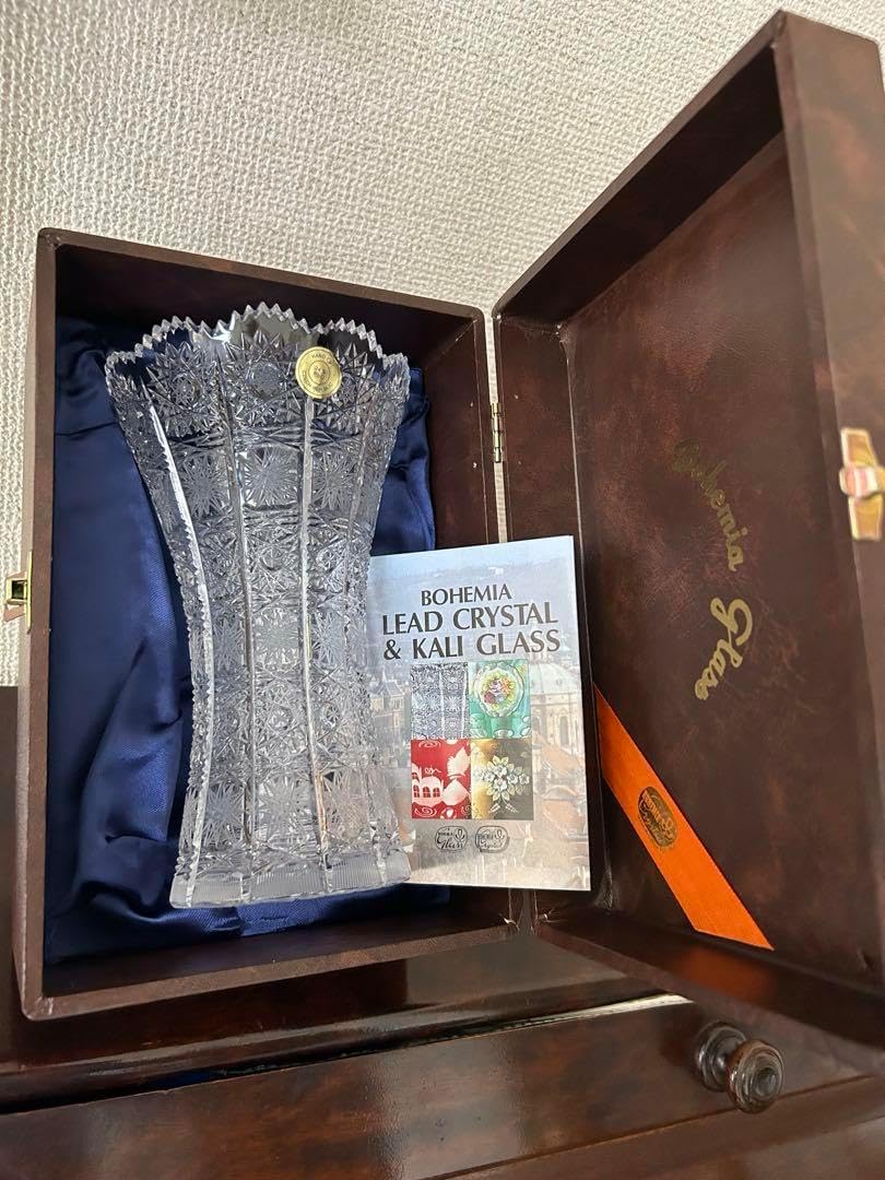 ボヘミアンクリスタル. ハンドカット 花瓶24%Pb0チェコ製 箱 説明書 ボヘミアンクリスタル. ハンドカット 花瓶24%Pb0チェコ製 箱 説明書