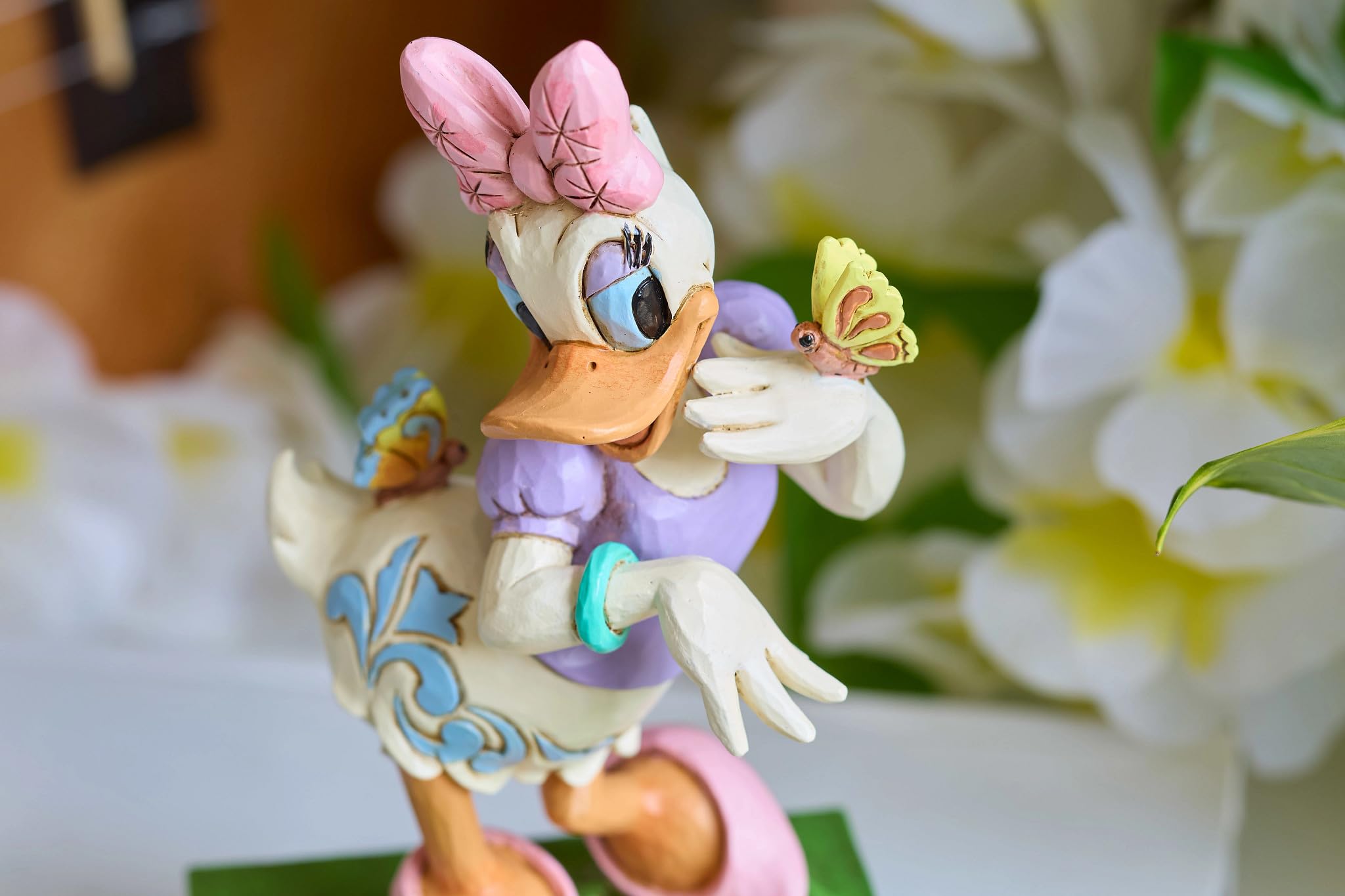 Disney Traditions Daisy Duck With Butterflies Figurka