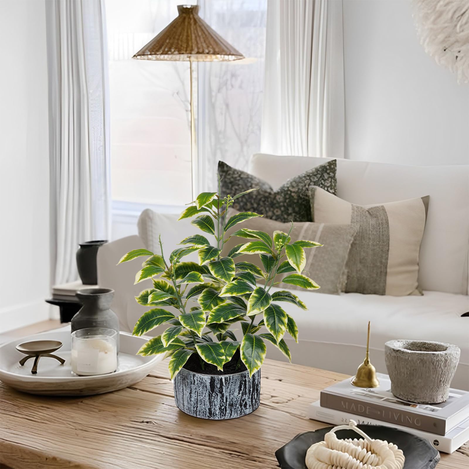 Plantas falsas de 14.5 pulgadas de alto en macetas, plantas artificiales de hojas con bordes blancos para interiores, plantas verdes sintéticas con macetas a rayas blancas y negras, vegetación