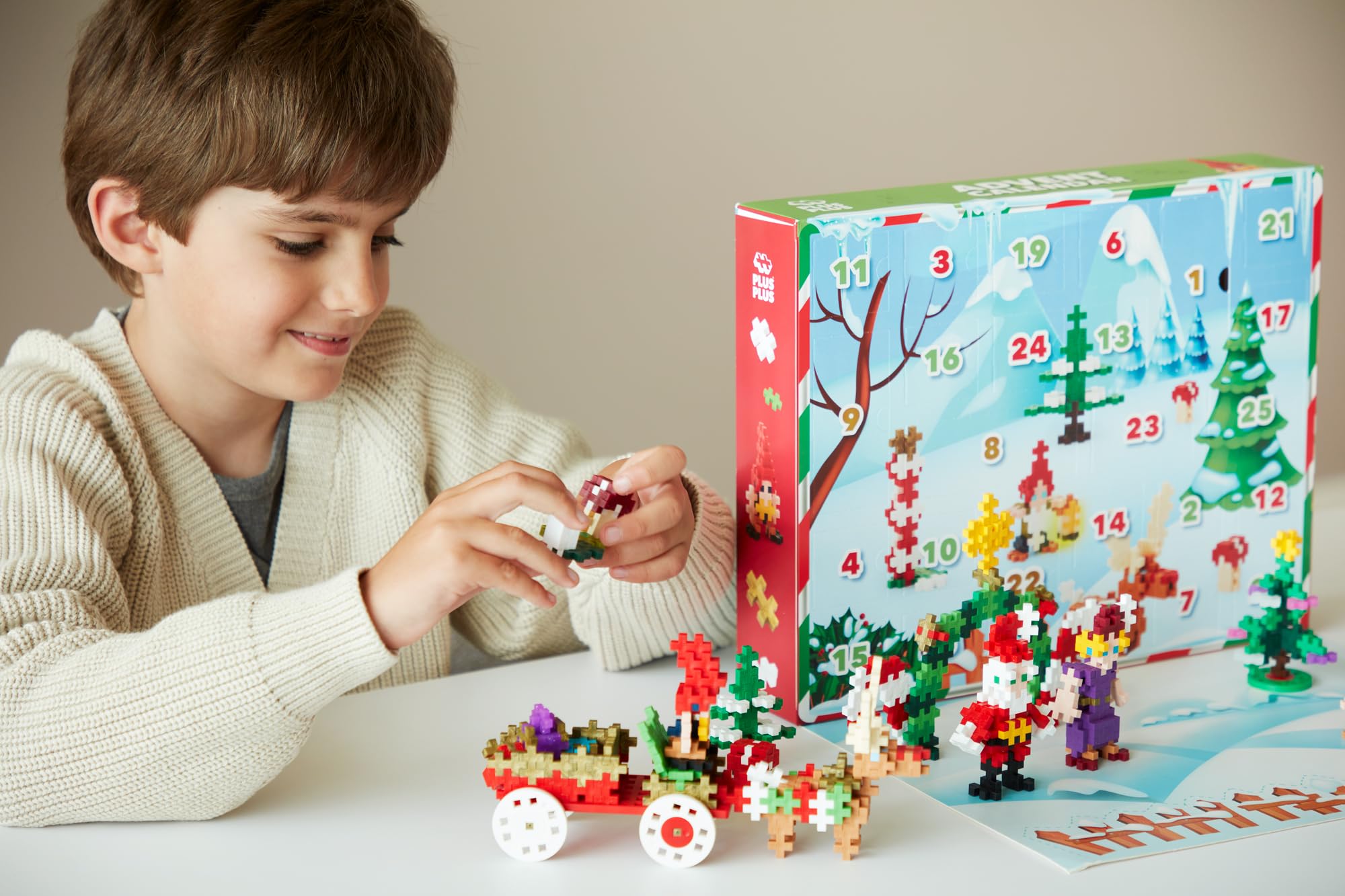 Plus Plus - Calendrier de l'Avent 2024 avec 25 Cadeaux Surprises, Contient 600 pièces - Jeu de Construction - Cadeau de Noël pour Garçons, Filles, Enfants dès 5 Ans