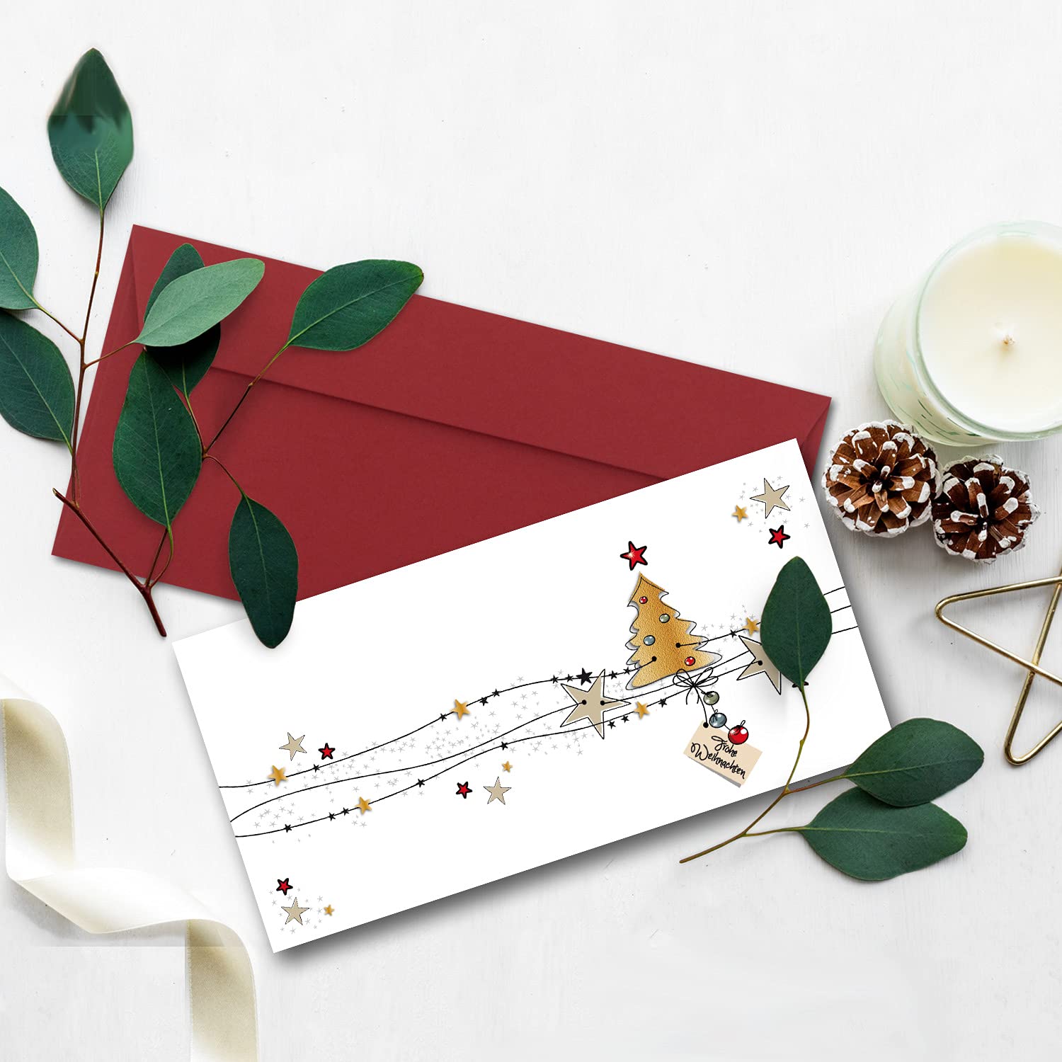 100x Weihnachtskarten-Set DIN Lang in Weiß mit Weihnachtsbaum und Sternen - Faltkarten mit Umschlägen DIN Lang Dunkelrot mit Haftklebung - Weihnachtsgrüße für Firmen und Privat