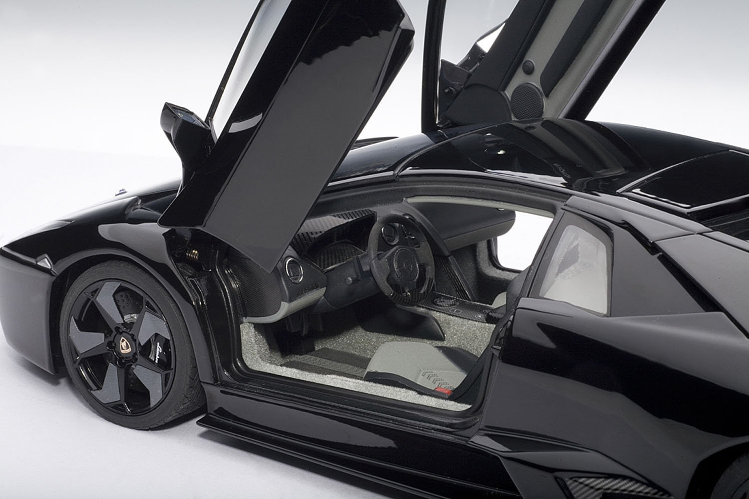 AUTOart Lamborghini Reventon Black 1:18 Scale Diecast Model Car