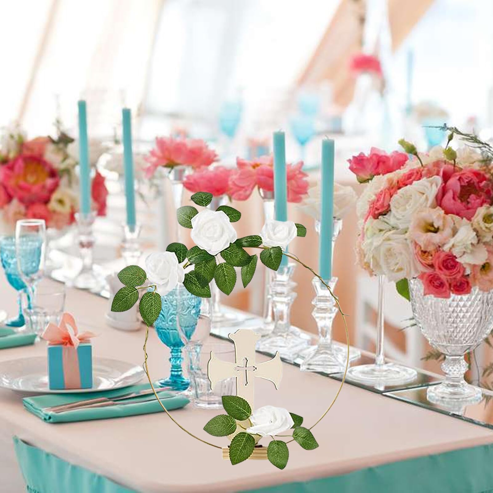 60 piezas de decoración de mesa de aro floral con 12 soportes de madera, 24 rosas de seda, 12 aros dorados y 12 cruces de madera, corona de metal, manualidades para mesa, bautizo, decoración de boda