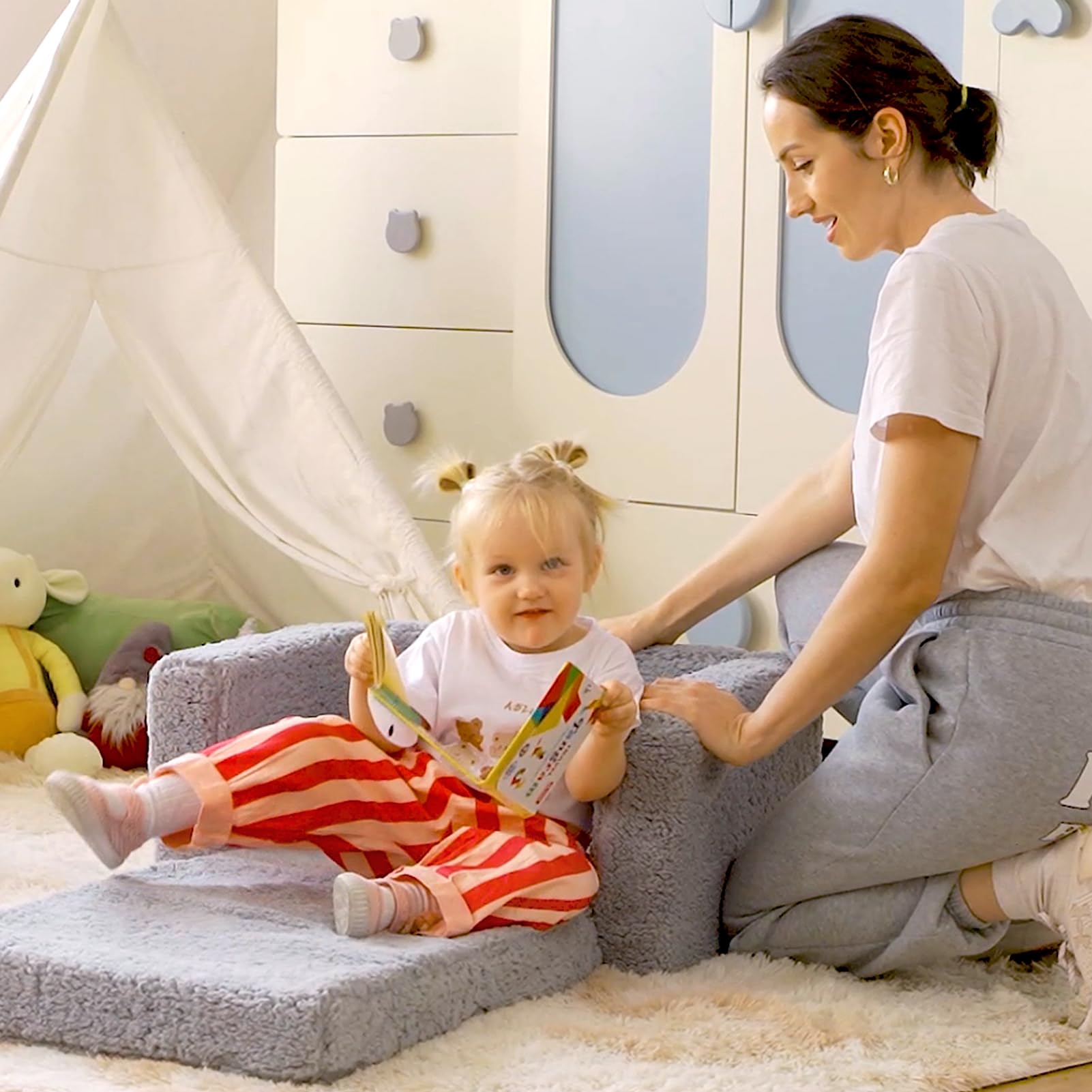 Amazon.com: ALIMORDEN 2-in-1 Flip Out Cuddly Sherpa Toddler Couch
