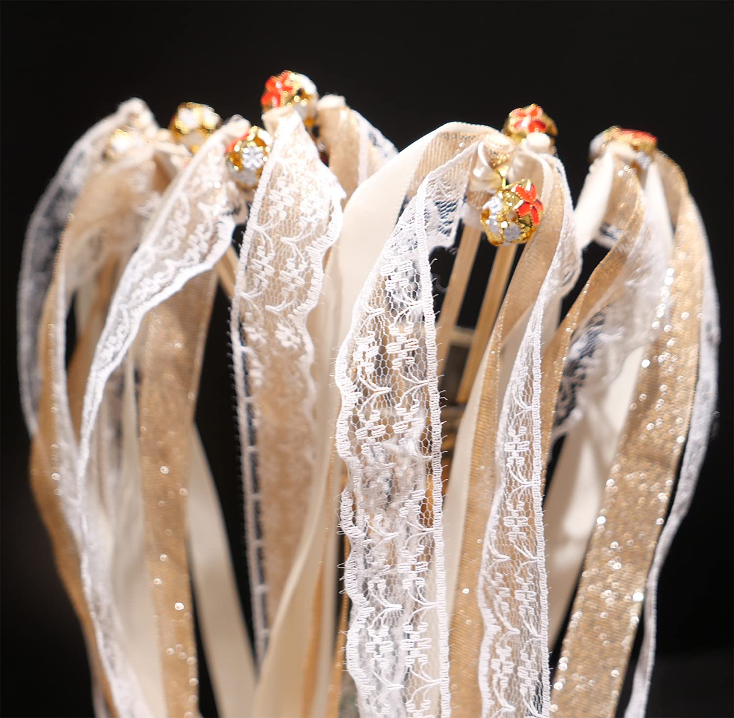 50x Wedding Wands Zauberstäbe mit Glocken,Spitzen Luftschlangen Seide Fee Stick,Lace Ivory Ribbon Wands Wedding Ribbon Stick Glücksstäbe für Hochzeit Partys Babypartys Geburtstag Weihnachten Feiern