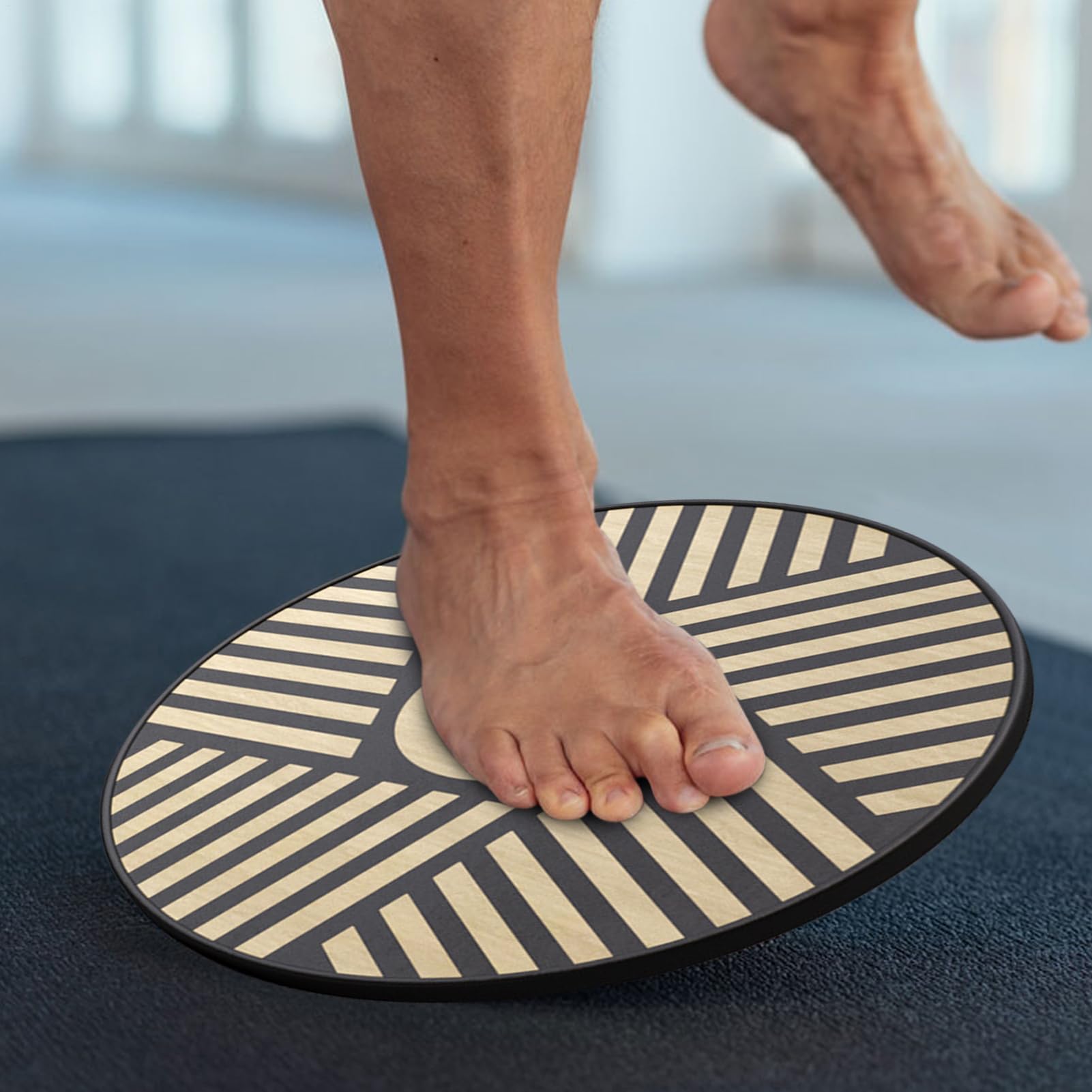Wobble Balance Board, drewniany trener wytrzymałościowy, antypoślizgowy deck stabilności, trwały, antypoślizgowy, kompaktowy, przenośny design, naturalne wykończenie drewna, średnica 15 cali, idealna