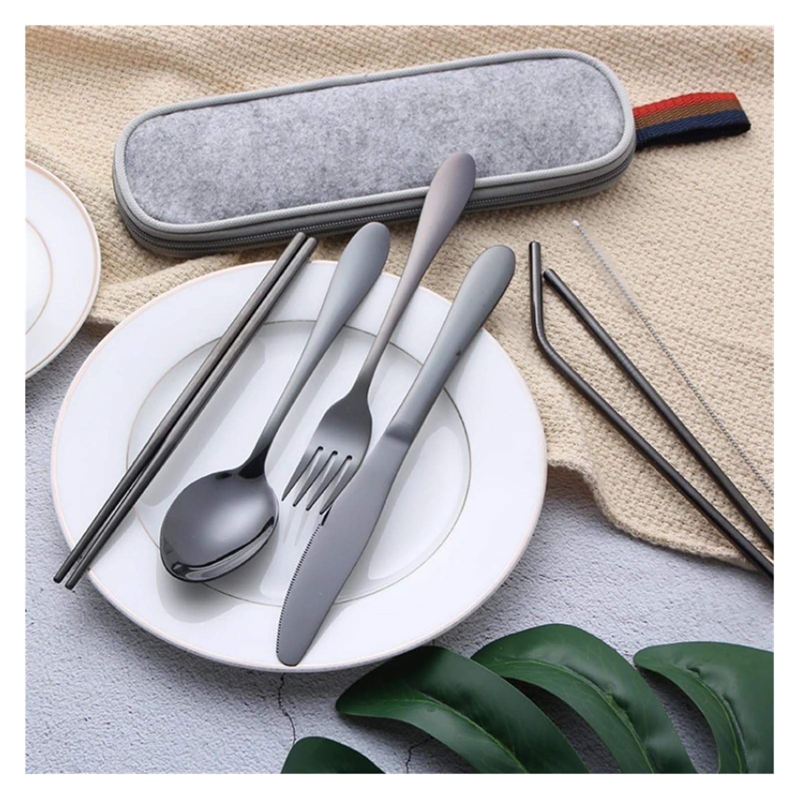 Stoviglie da viaggio riutilizzabili Set di posate campeggio con cucchiaio in acciaio inossidabile, forchetta, bacchette, custodia portatile in paglia(Black)