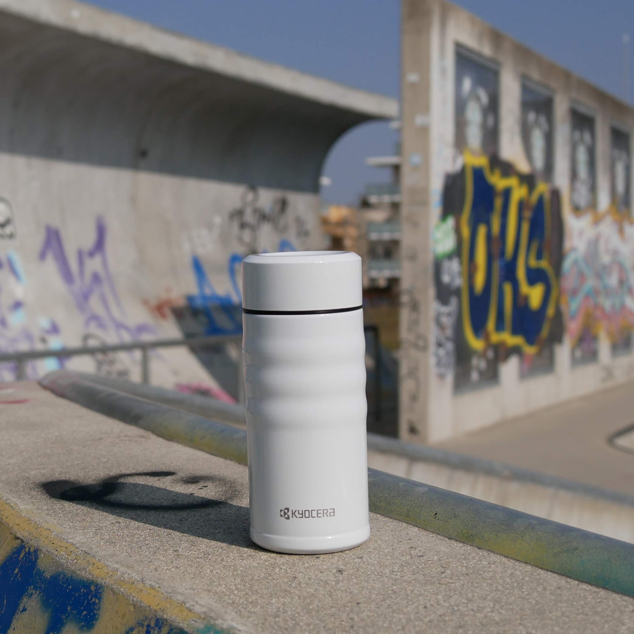 Izolowana butelka na wodę Kyocera z ceramiczną powłoką wewnętrzną, w tym korek do lodu, 12 godzin na gorąco, 24 godziny na zimno, bez BPA, łatwe do czyszczenia, szczelne, 350 ml, białe, MB-12S WH