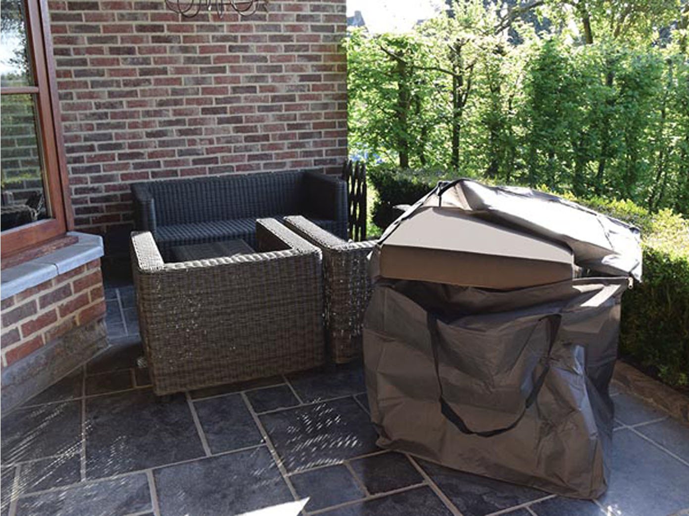Zestaw pokrowców ochronnych: 250 x 250 cm do ogrodu w kształcie litery L + pokrowiec na 6-8 poduszek