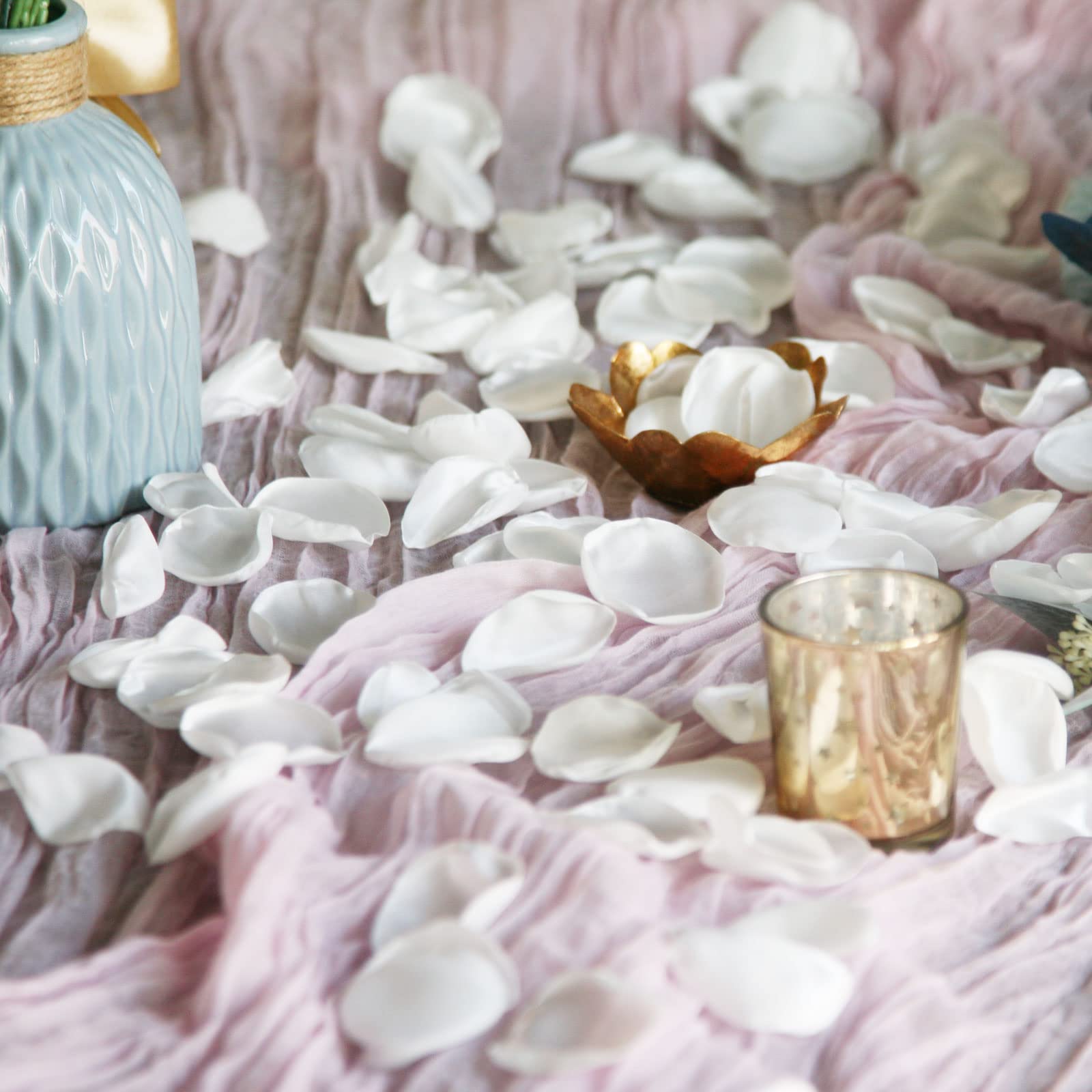 Capesaro Ivory Rose Petals,White Flower Silk Petals, Scatter Petals for Wedding Aisle Scatter,Dinner Table Centerpieces Party Decoration,Romantic Night,Valentine's Day Home Decor,200PCS