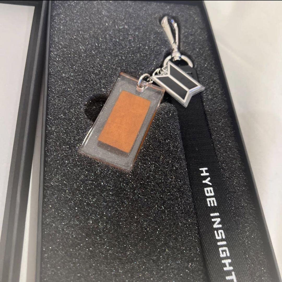 HYBE INSIGHT SEVENTEEN 衣装 キーリング HYBE公式】衣装キューブ+衣装キーリングSET（BTS） HYBE INSIGHT