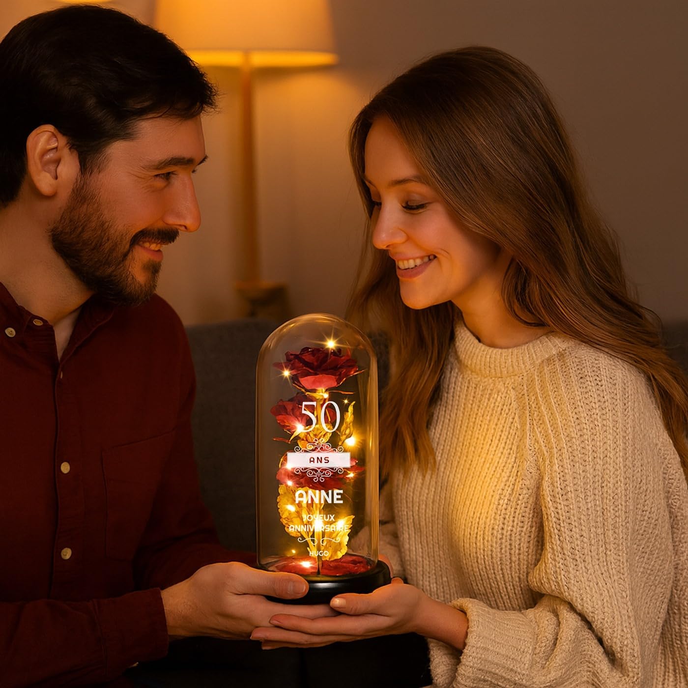 Maverton Rose Eternelle sous Cloche en Verre avec Personnalisation - Fleur Eternelle Cadeau Maman - Rose Rouge Artificielle 21x11 avec Lumière LED - Idee Cadeau Anniversaire Femme Original - 50 Ans