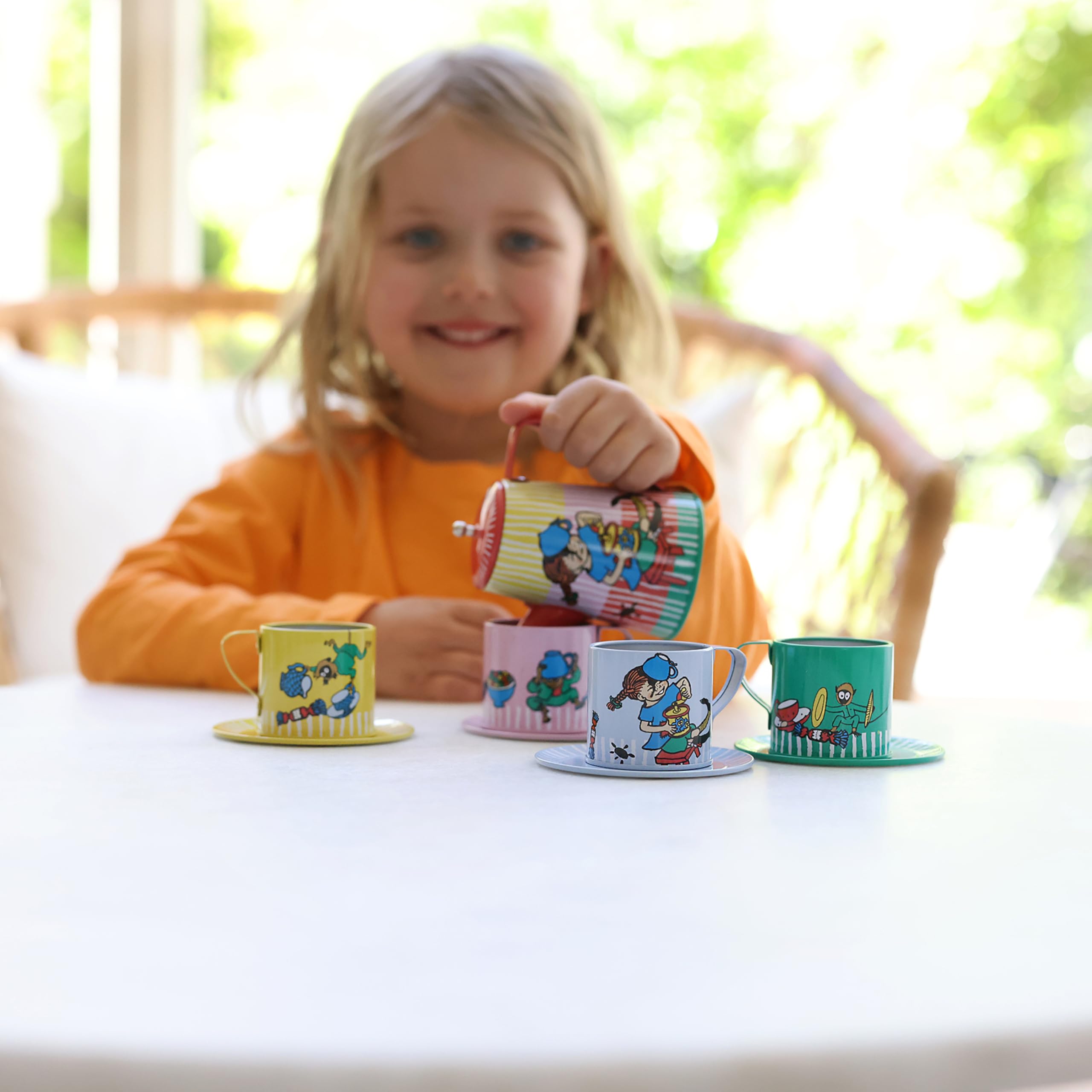 Pippi Kinderservice Spielzeug – Kaffee-Set für Kinder bestehend aus 10 Teilen – Rollenspiel Spielzeug – Offiziell Lizenziertes Pippi-Langstrumpf- Produkt – Perfekt für Kinder ab 3 Jahren